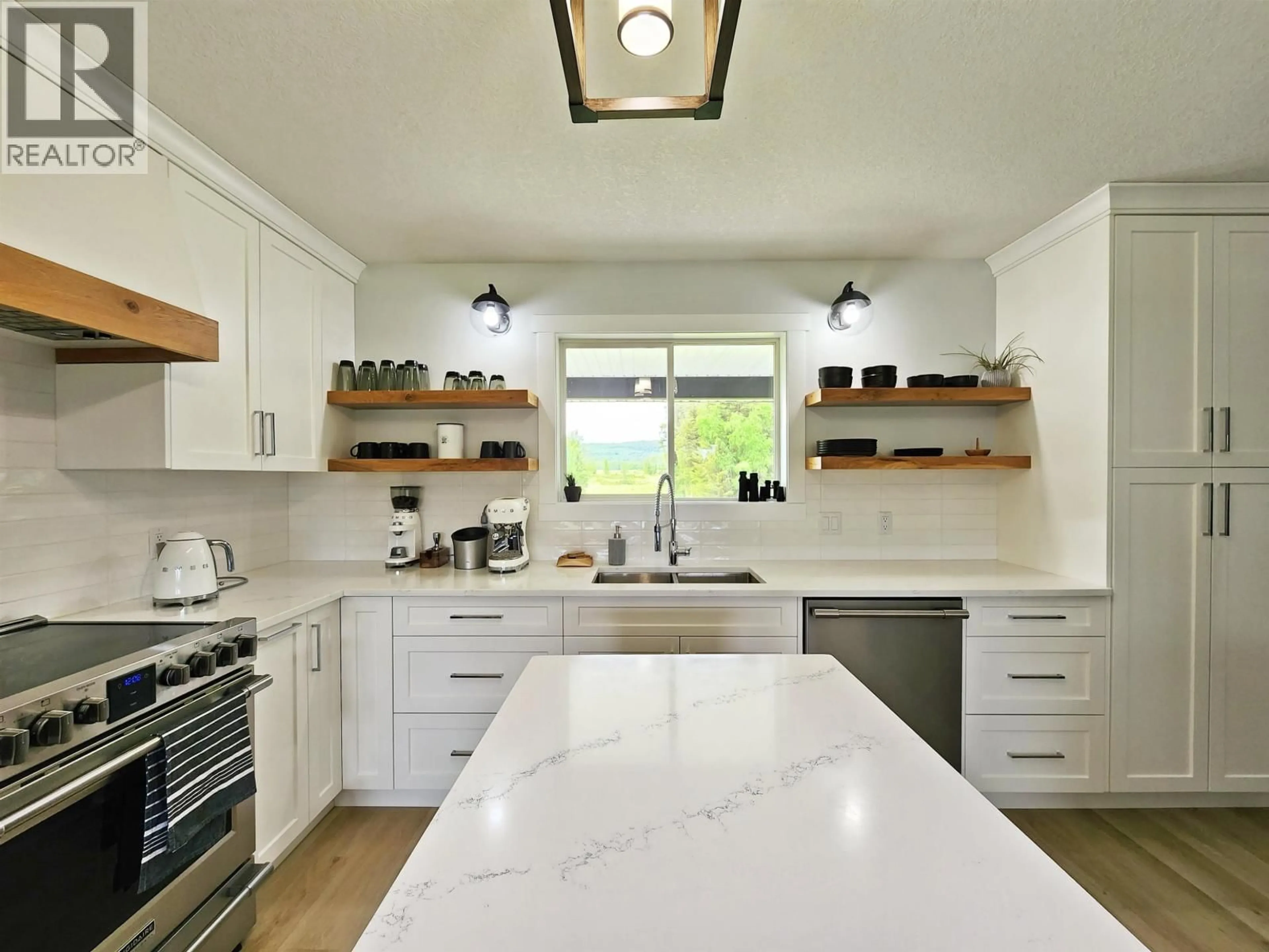 Contemporary kitchen, unknown for 2312 WEST FRASER ROAD, Quesnel British Columbia V2J6K1