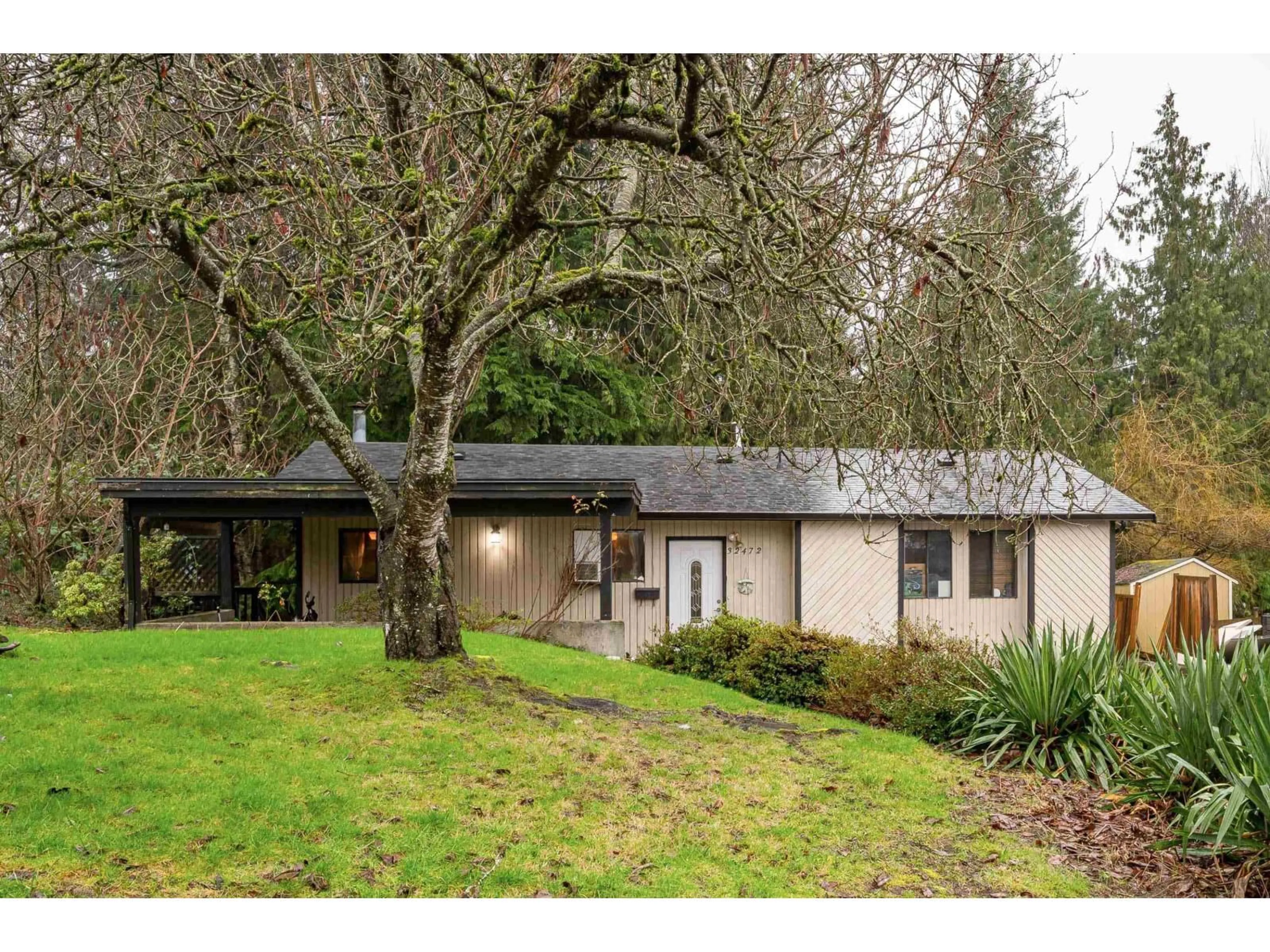 A pic from outside/outdoor area/front of a property/back of a property/a pic from drone, unknown for 32472 GREBE CRESCENT, Mission British Columbia V2V5X6