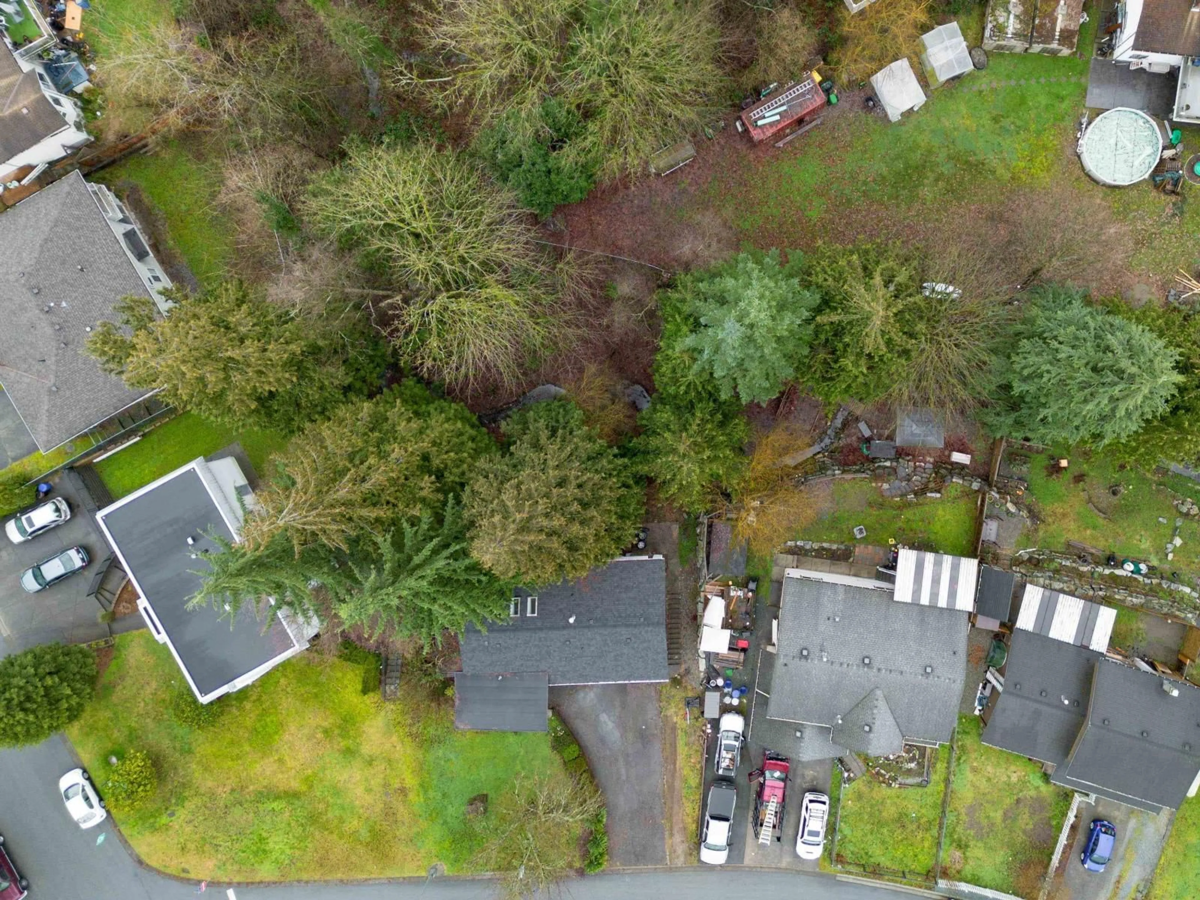 A pic from outside/outdoor area/front of a property/back of a property/a pic from drone, unknown for 32472 GREBE CRESCENT, Mission British Columbia V2V5X6
