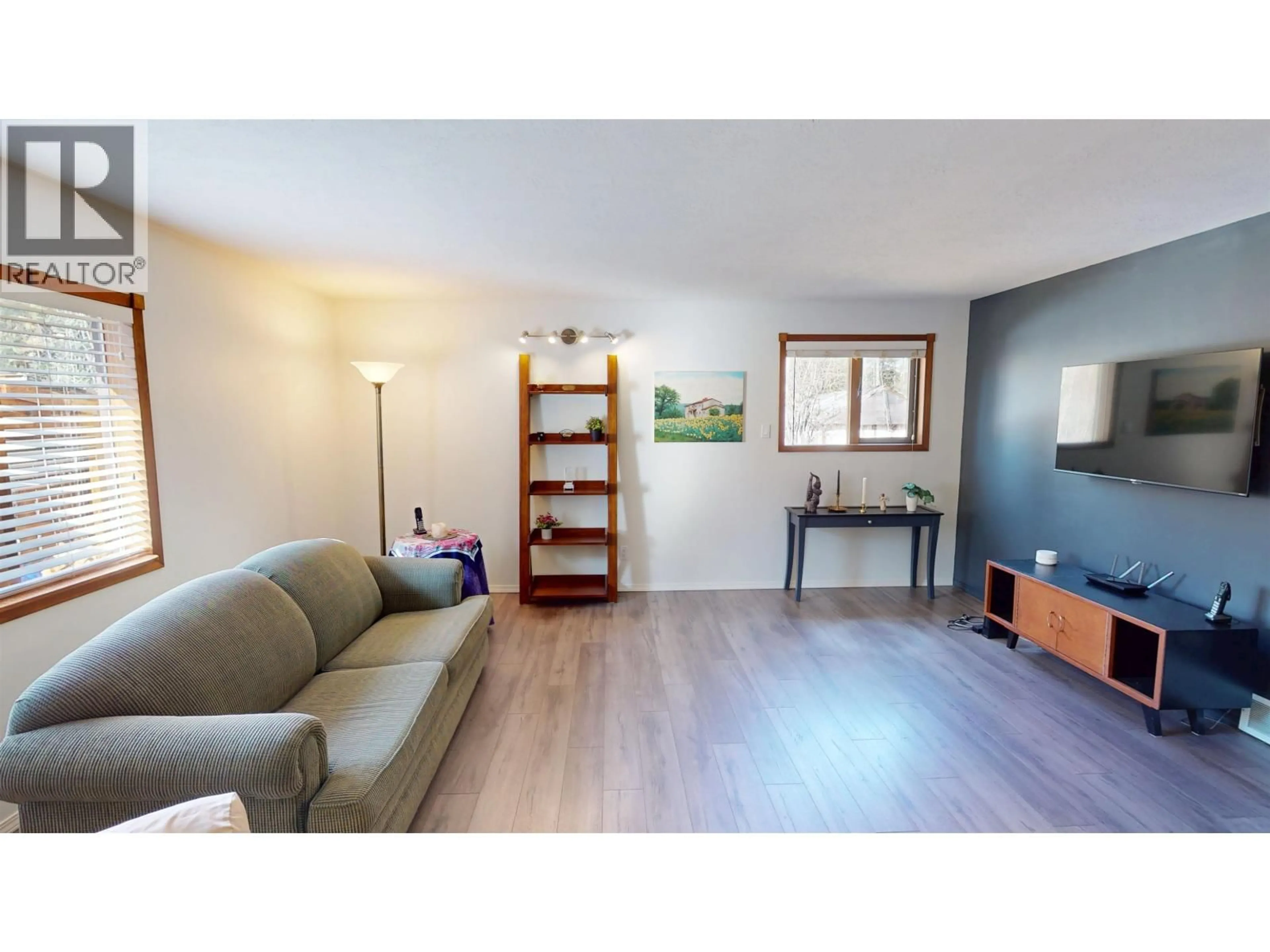 Living room with furniture, wood/laminate floor for 3145 RAWLINGS ROAD, Quesnel British Columbia V2J7E1