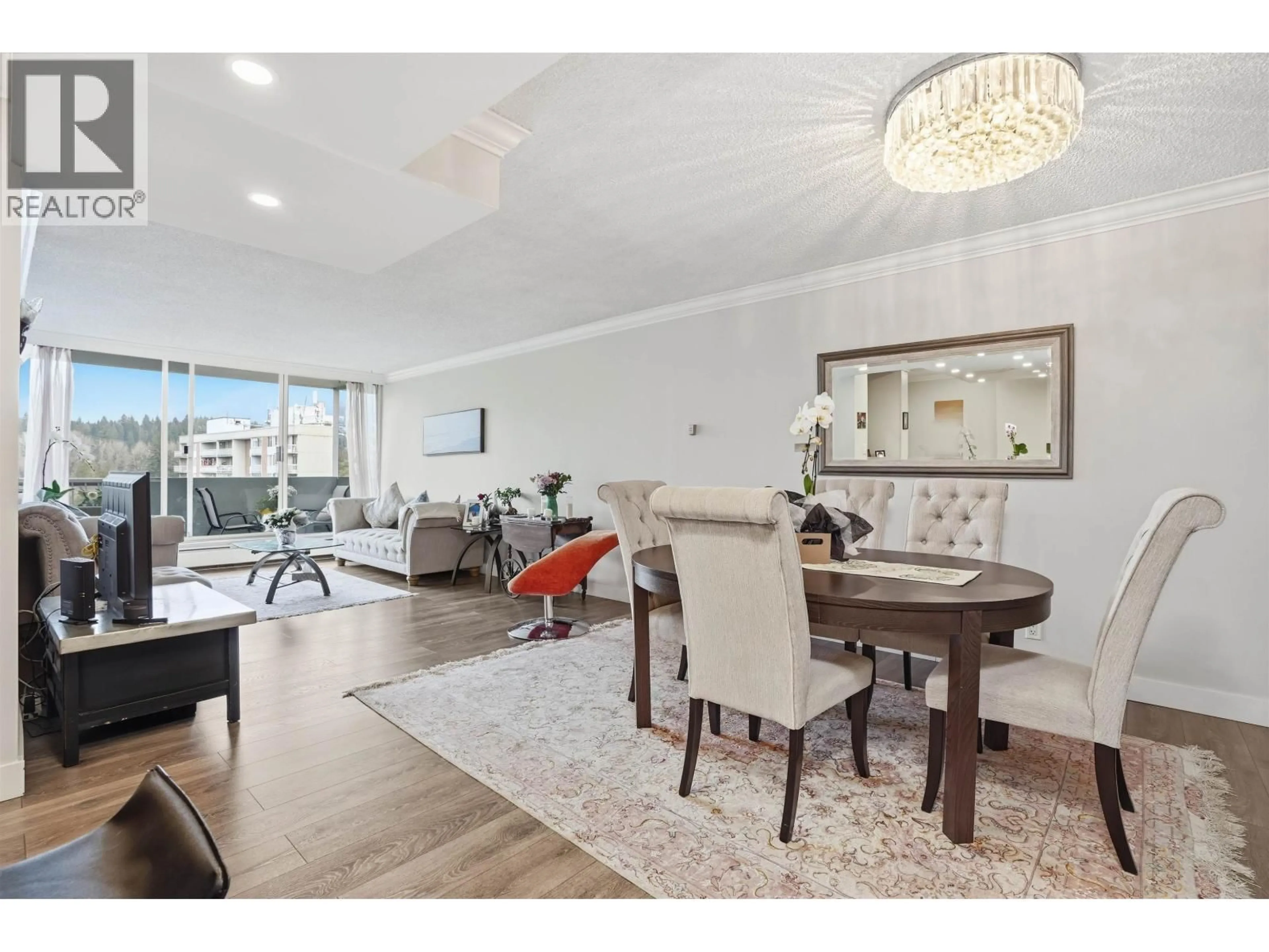 Living room with furniture, wood/laminate floor for 2006 - 2024 FULLERTON AVENUE, North Vancouver British Columbia V7P3G4