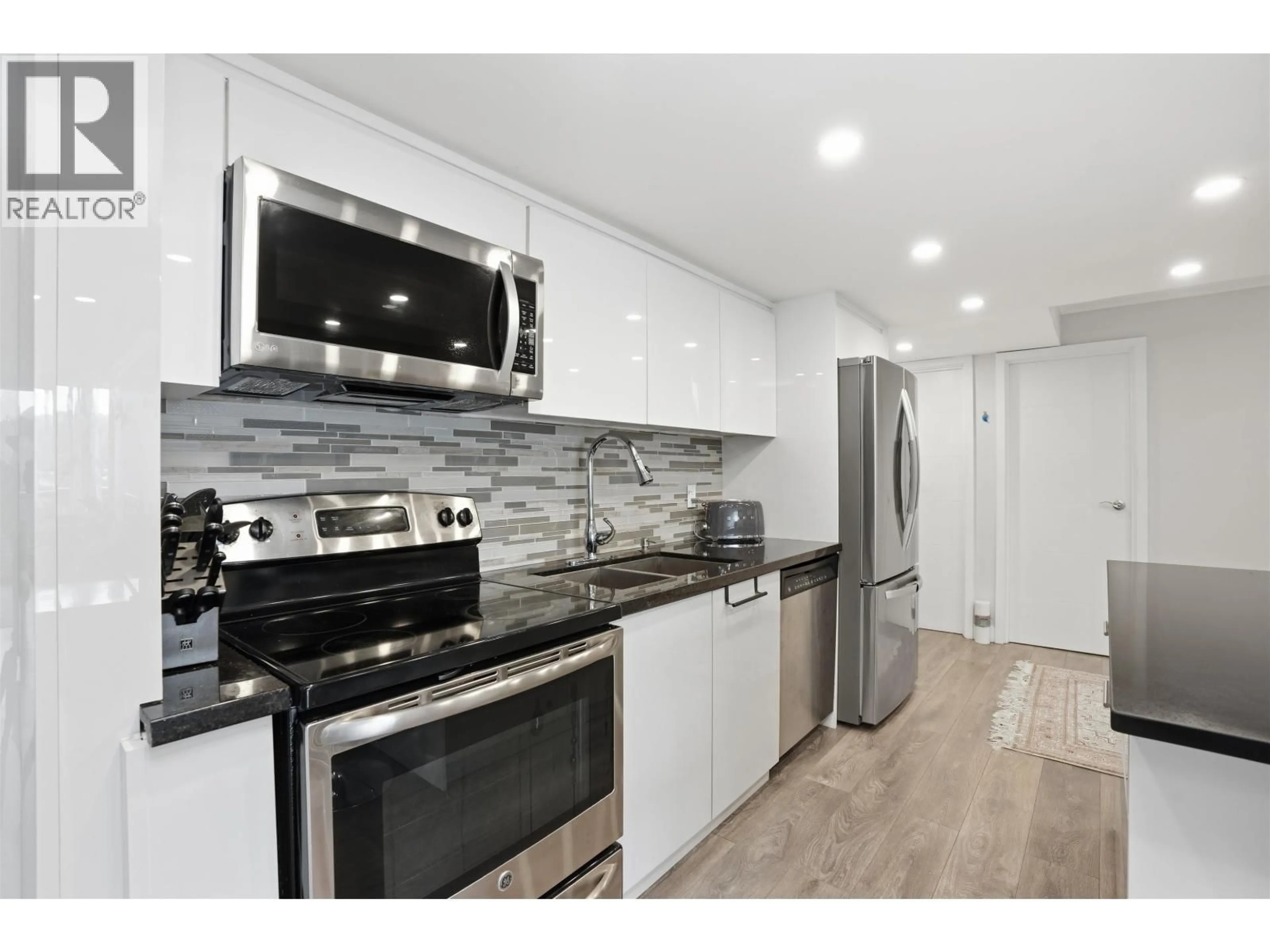 Unknown for 2006 - 2024 FULLERTON AVENUE, North Vancouver British Columbia V7P3G4