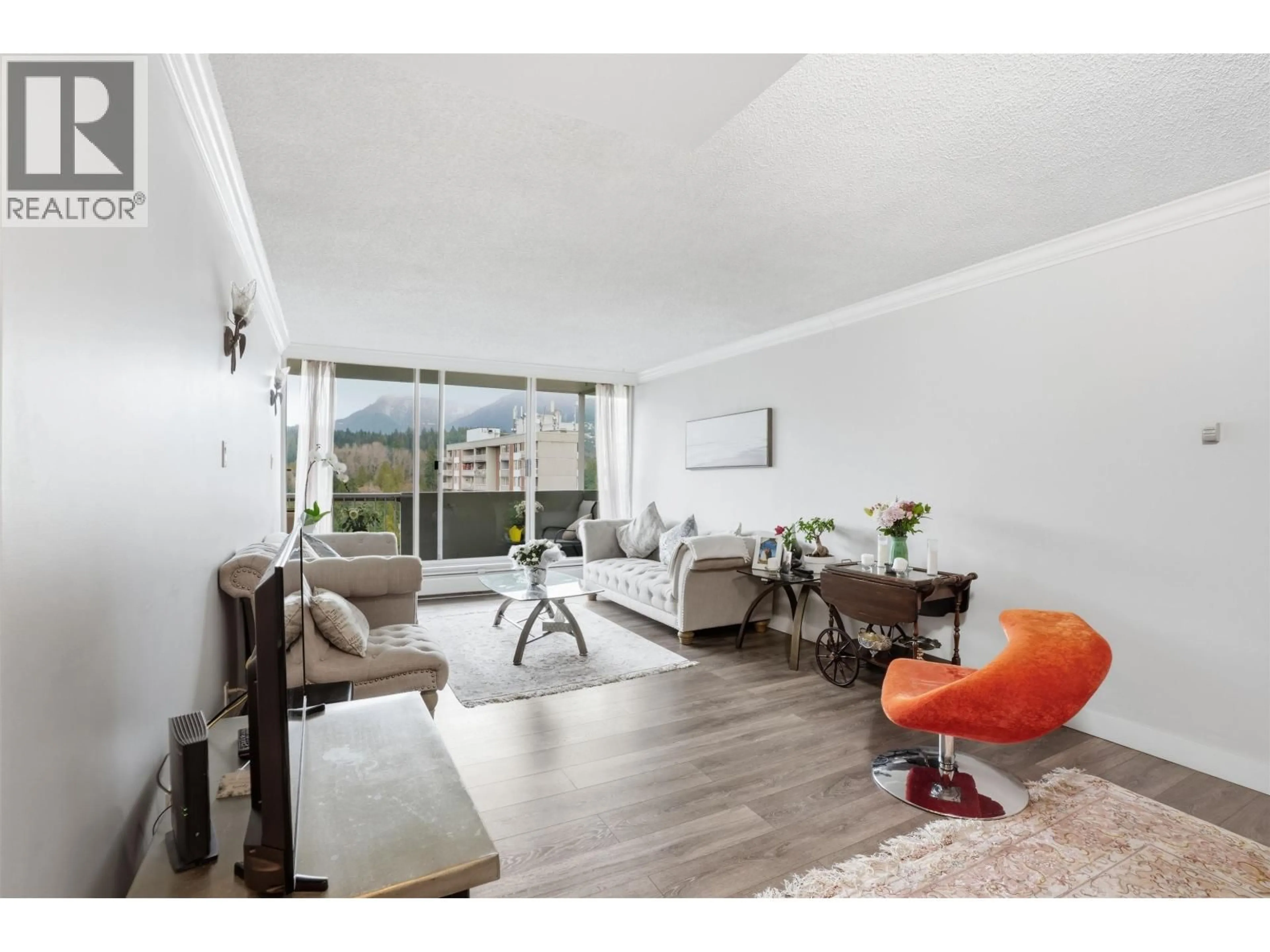 Living room with furniture, wood/laminate floor for 2006 - 2024 FULLERTON AVENUE, North Vancouver British Columbia V7P3G4