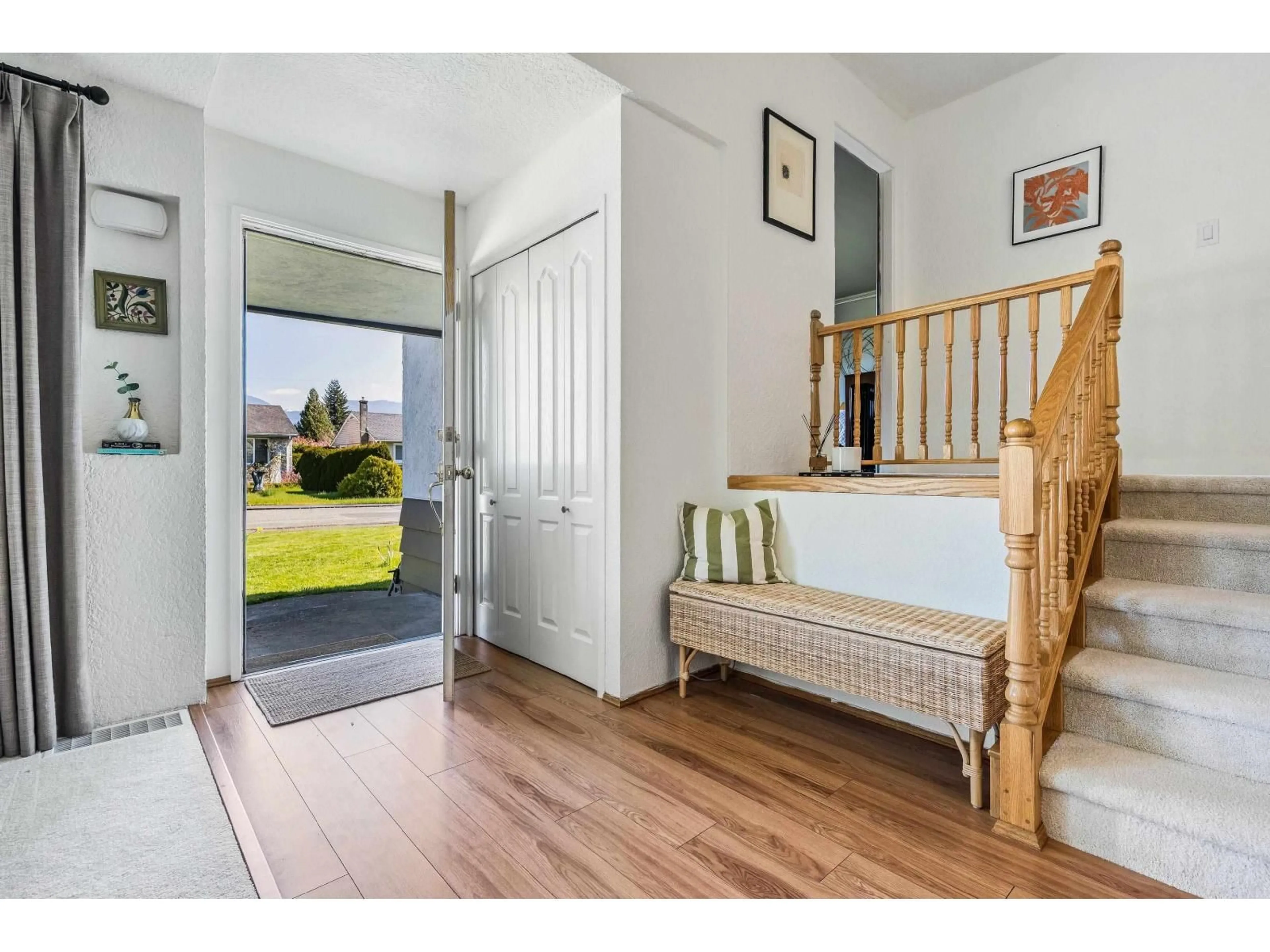 Indoor entryway for 9763 HEATHER STREET, Chilliwack British Columbia V2P5M5