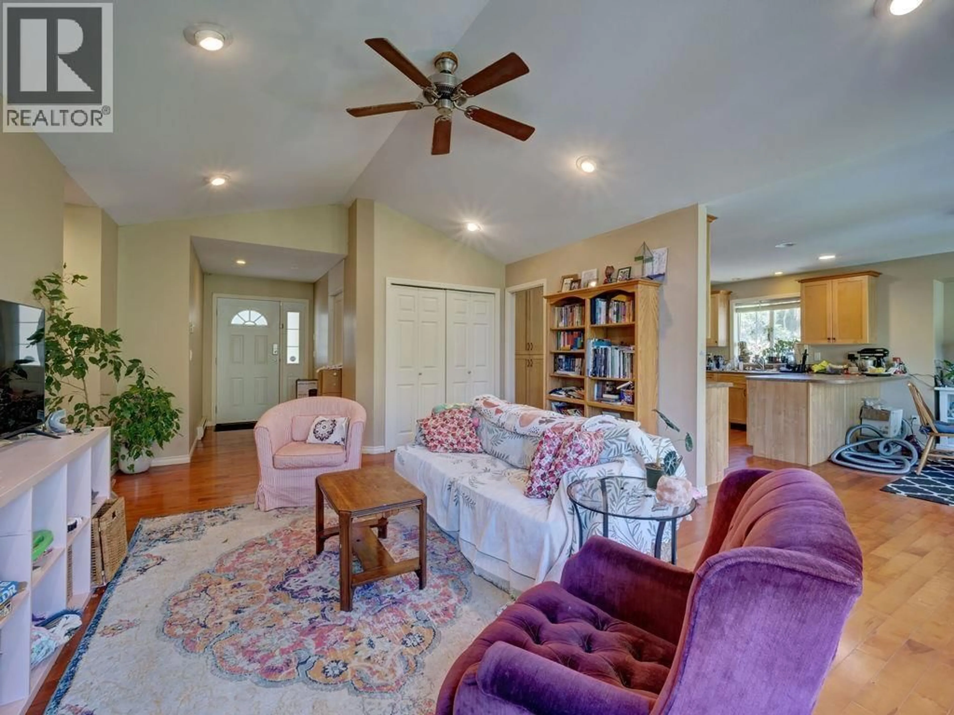 Living room with furniture, unknown for 5886 SANDY HOOK ROAD, Sechelt British Columbia V7Z0P4