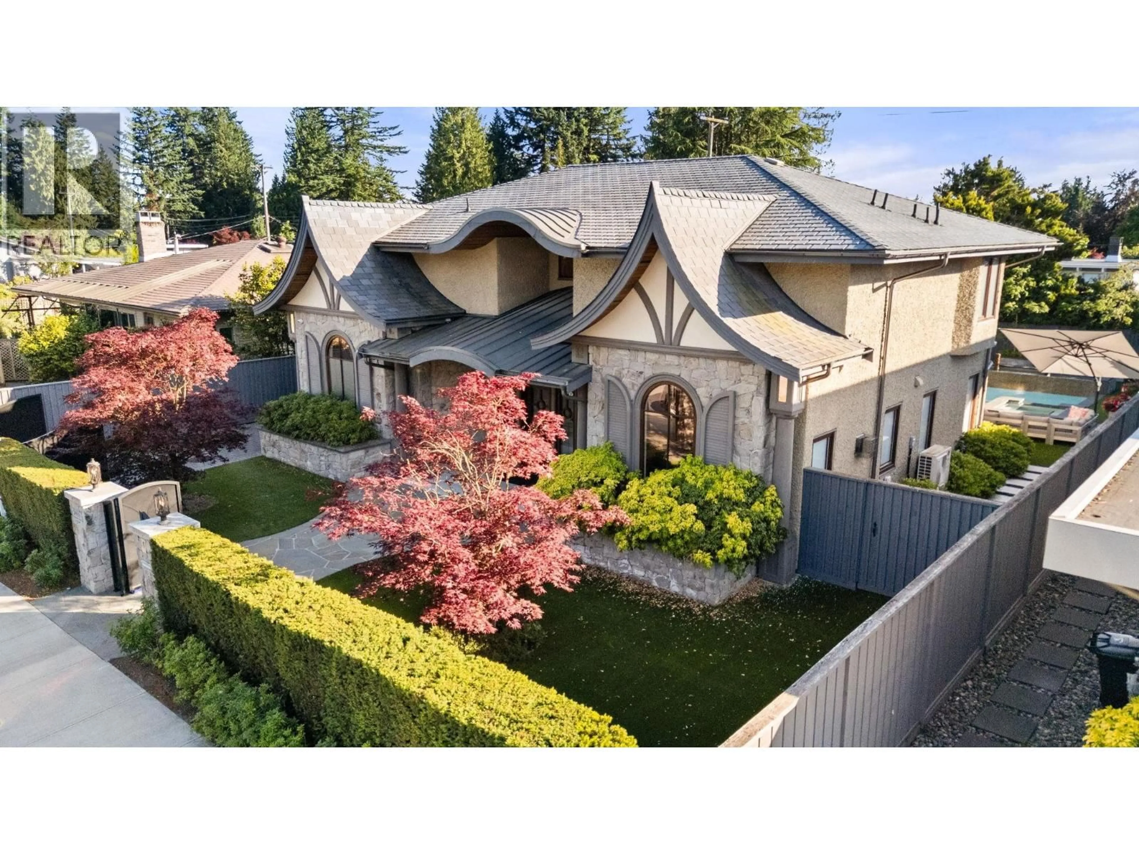 A pic from outside/outdoor area/front of a property/back of a property/a pic from drone, street for 2809 EDGEMONT BOULEVARD, North Vancouver British Columbia V7R2N3
