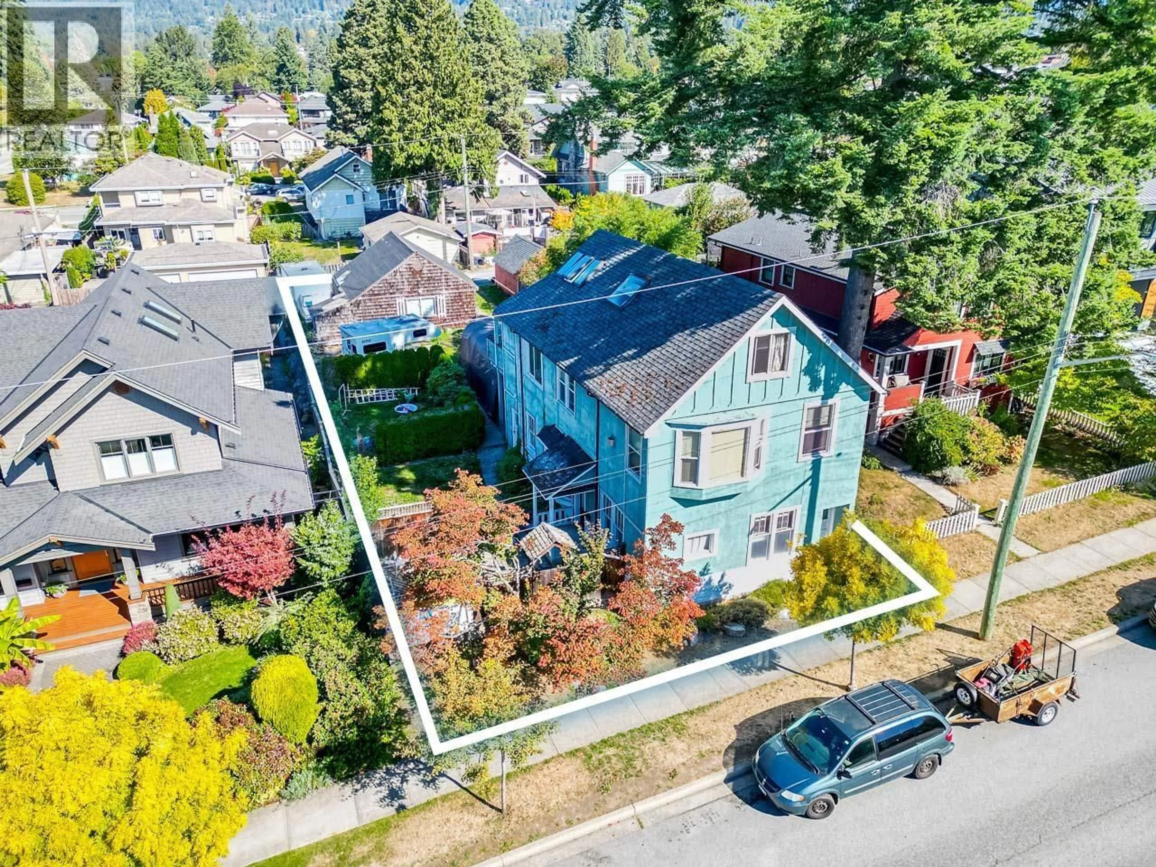A pic from outside/outdoor area/front of a property/back of a property/a pic from drone, street for 352 15TH STREET, North Vancouver British Columbia V7M1S5