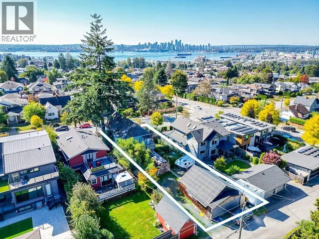 352 15TH STREET, North Vancouver 3