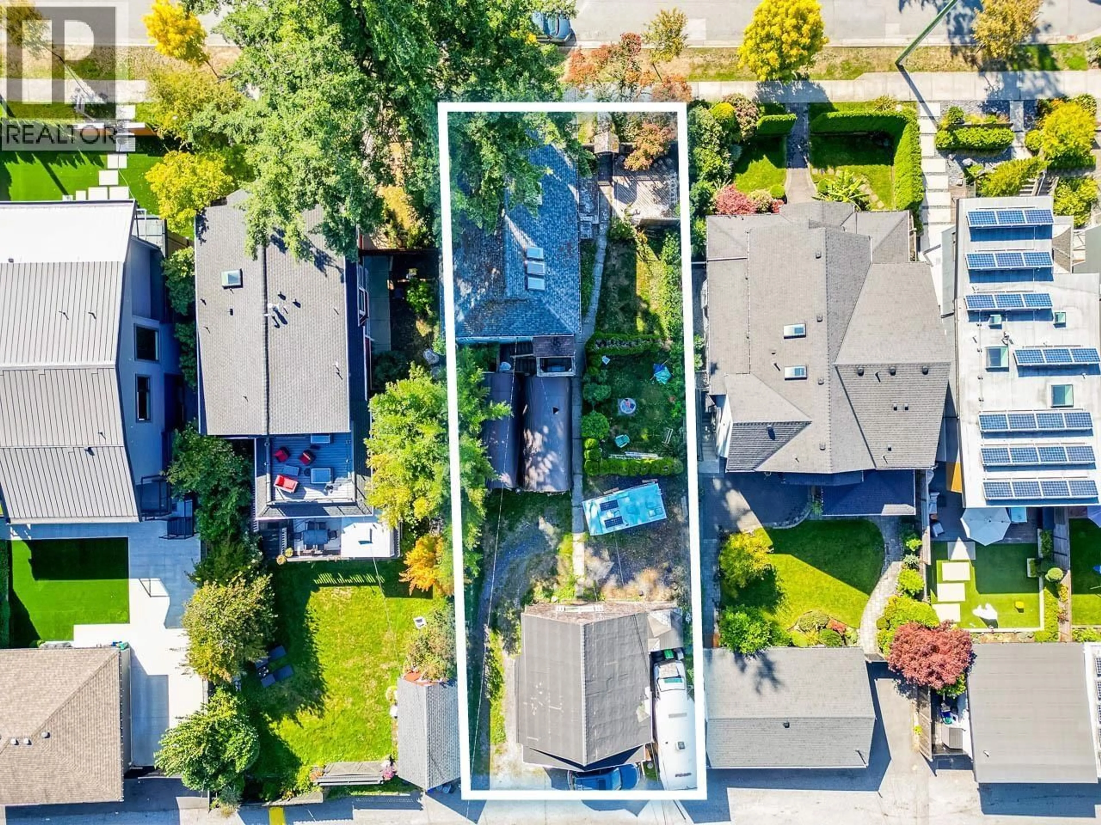 A pic from outside/outdoor area/front of a property/back of a property/a pic from drone, street for 352 15TH STREET, North Vancouver British Columbia V7M1S5