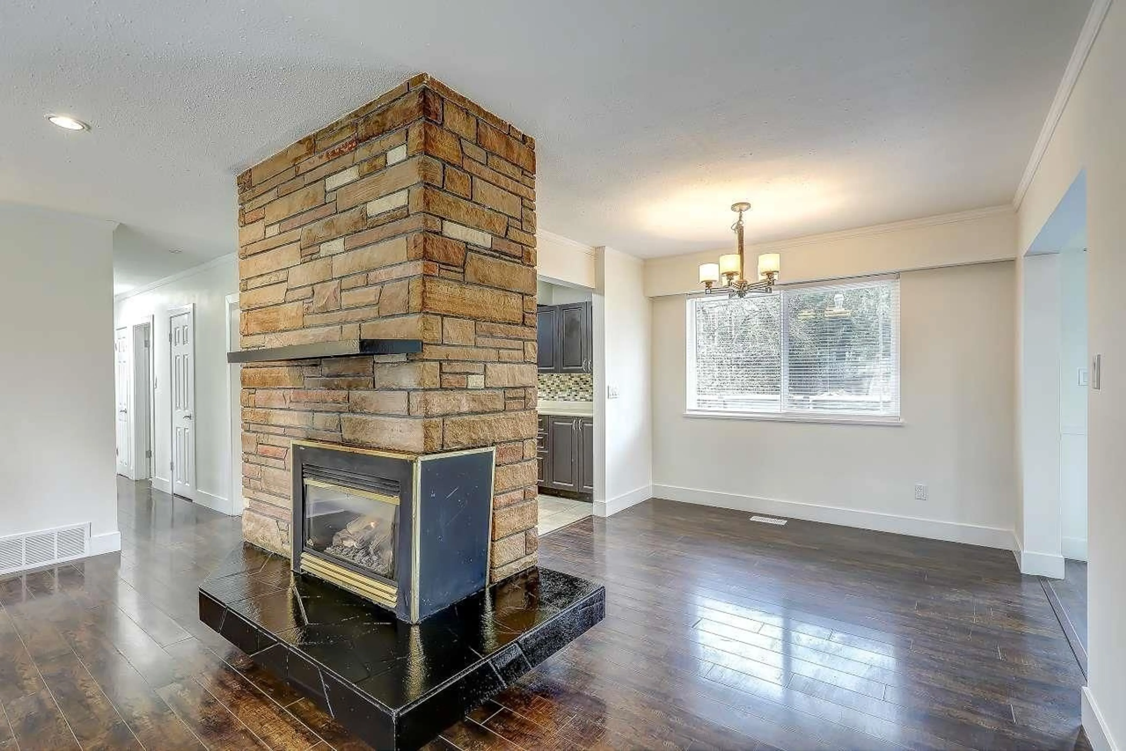 Unknown for 10055 122 STREET, Surrey British Columbia V3V4M6