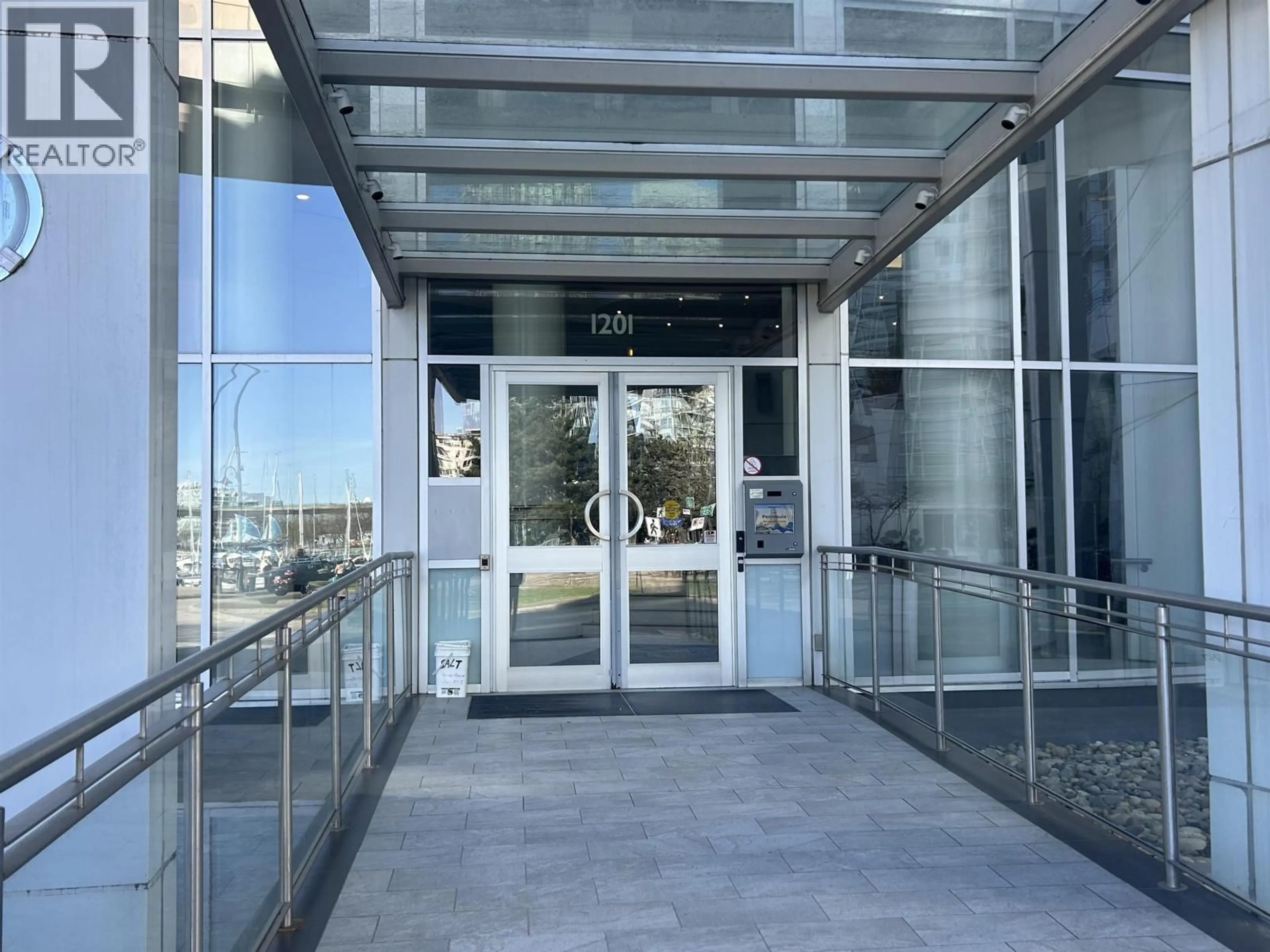 Indoor foyer for 1901 - 1201 MARINASIDE CRESCENT, Vancouver British Columbia V6Z2V2