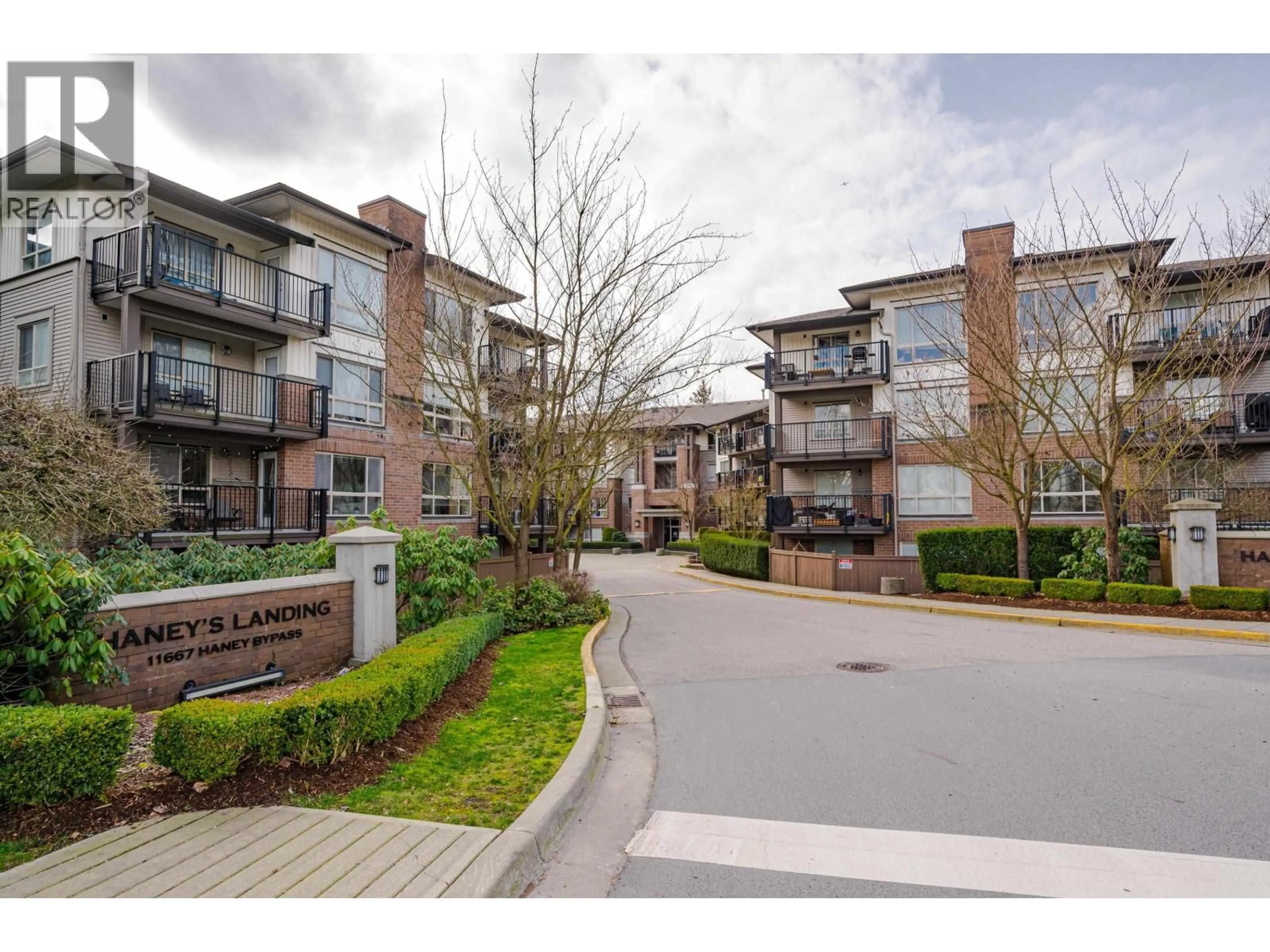 A pic from outside/outdoor area/front of a property/back of a property/a pic from drone, street for 102 - 11665 HANEY, Maple Ridge British Columbia V2X8W9