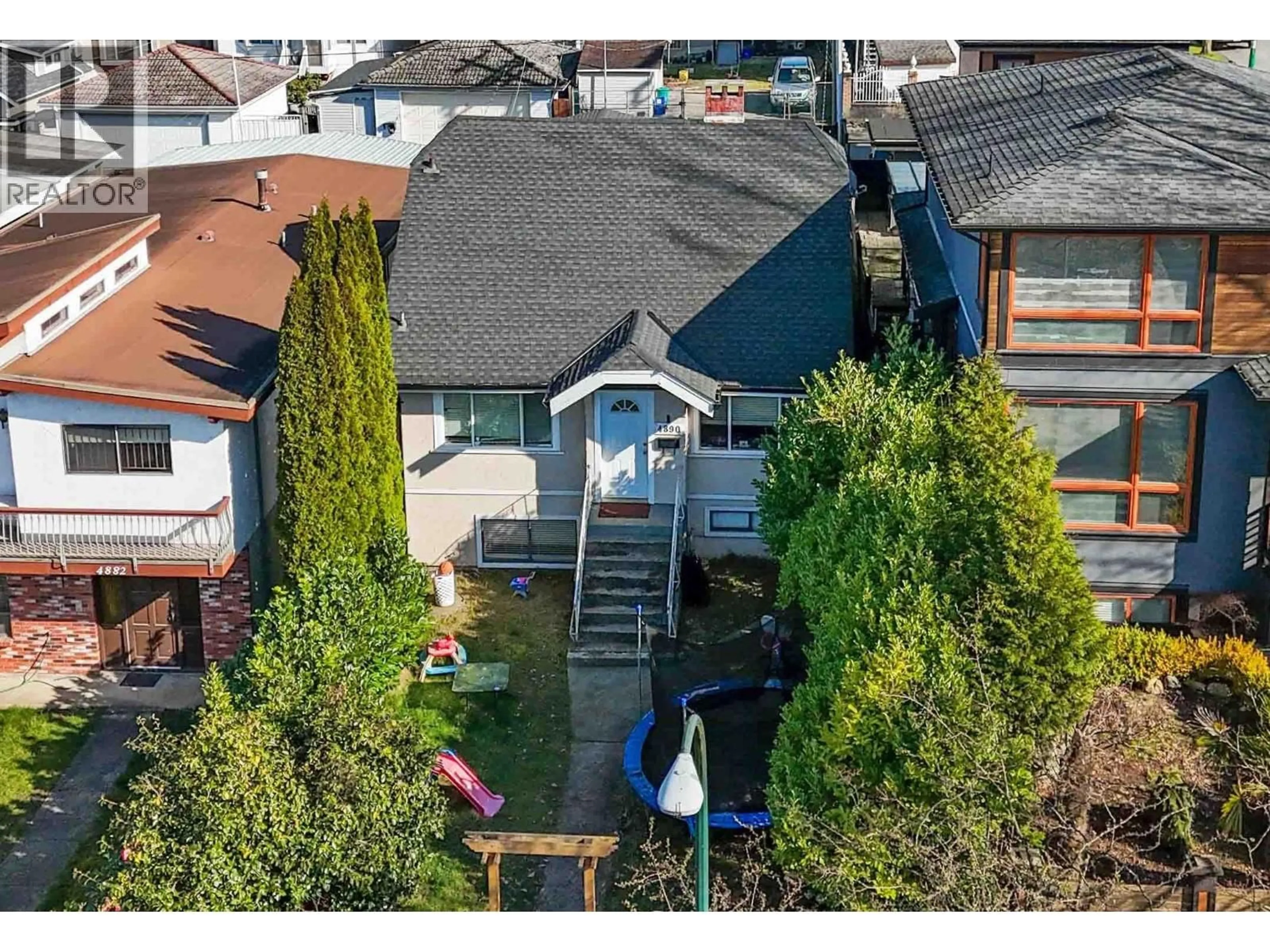 A pic from outside/outdoor area/front of a property/back of a property/a pic from drone, street for 4890 DUMFRIES STREET, Vancouver British Columbia V5N3T9
