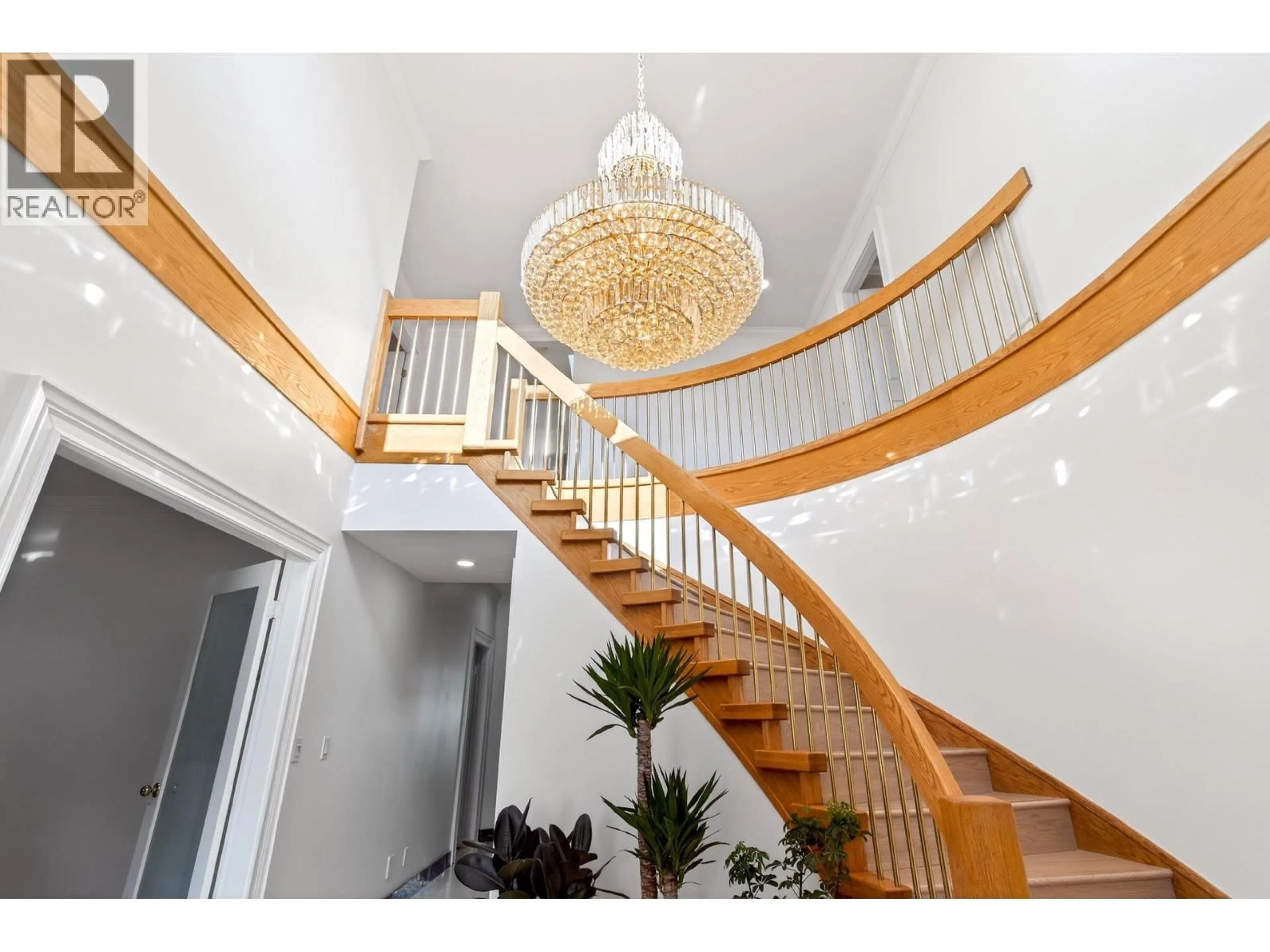 Indoor foyer for 1369 55TH AVENUE, Vancouver British Columbia V6P1R3