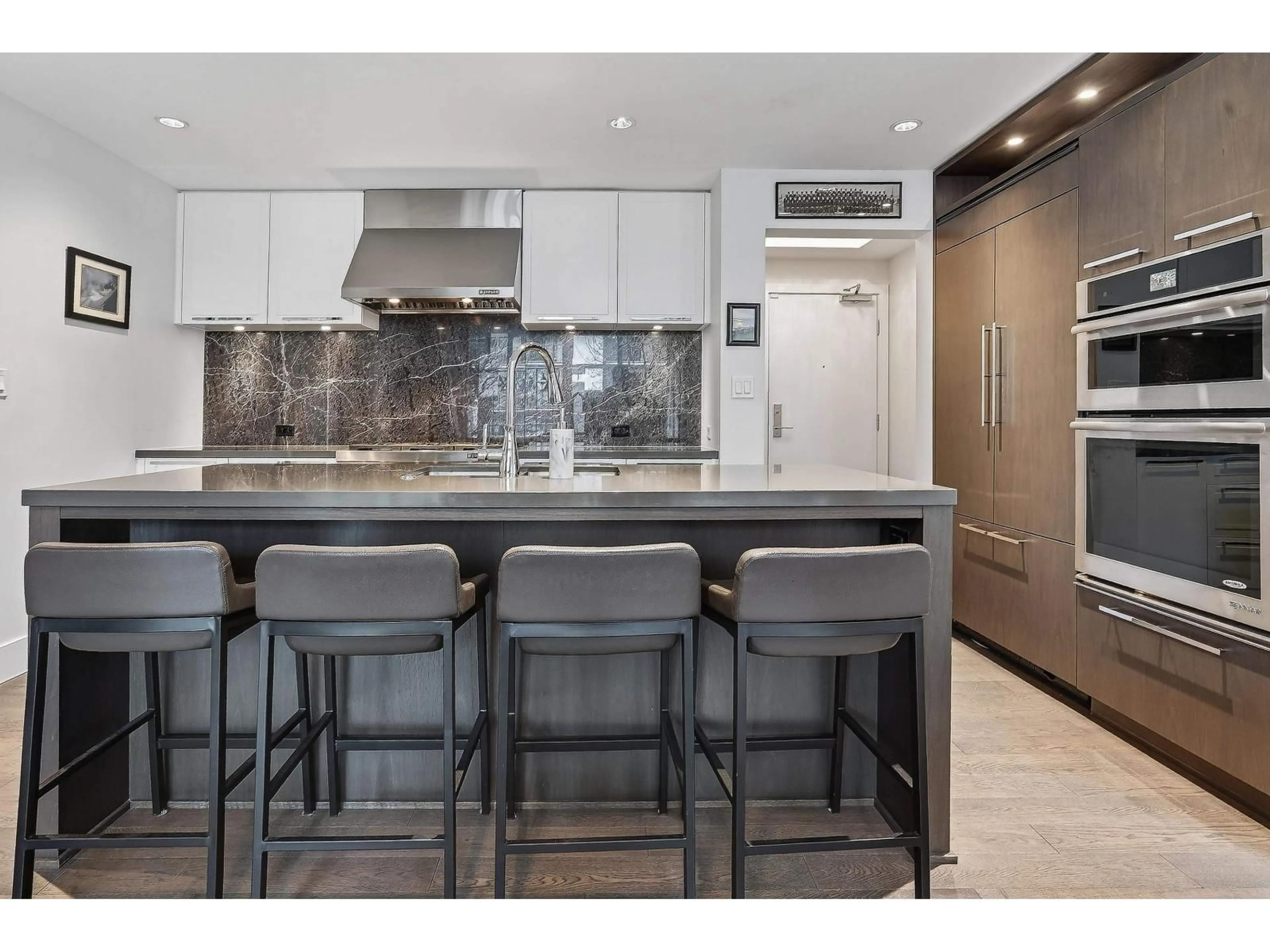 Contemporary kitchen, ceramic/tile floor for 103 - 1501 VIDAL STREET, White Rock British Columbia V4B0B5