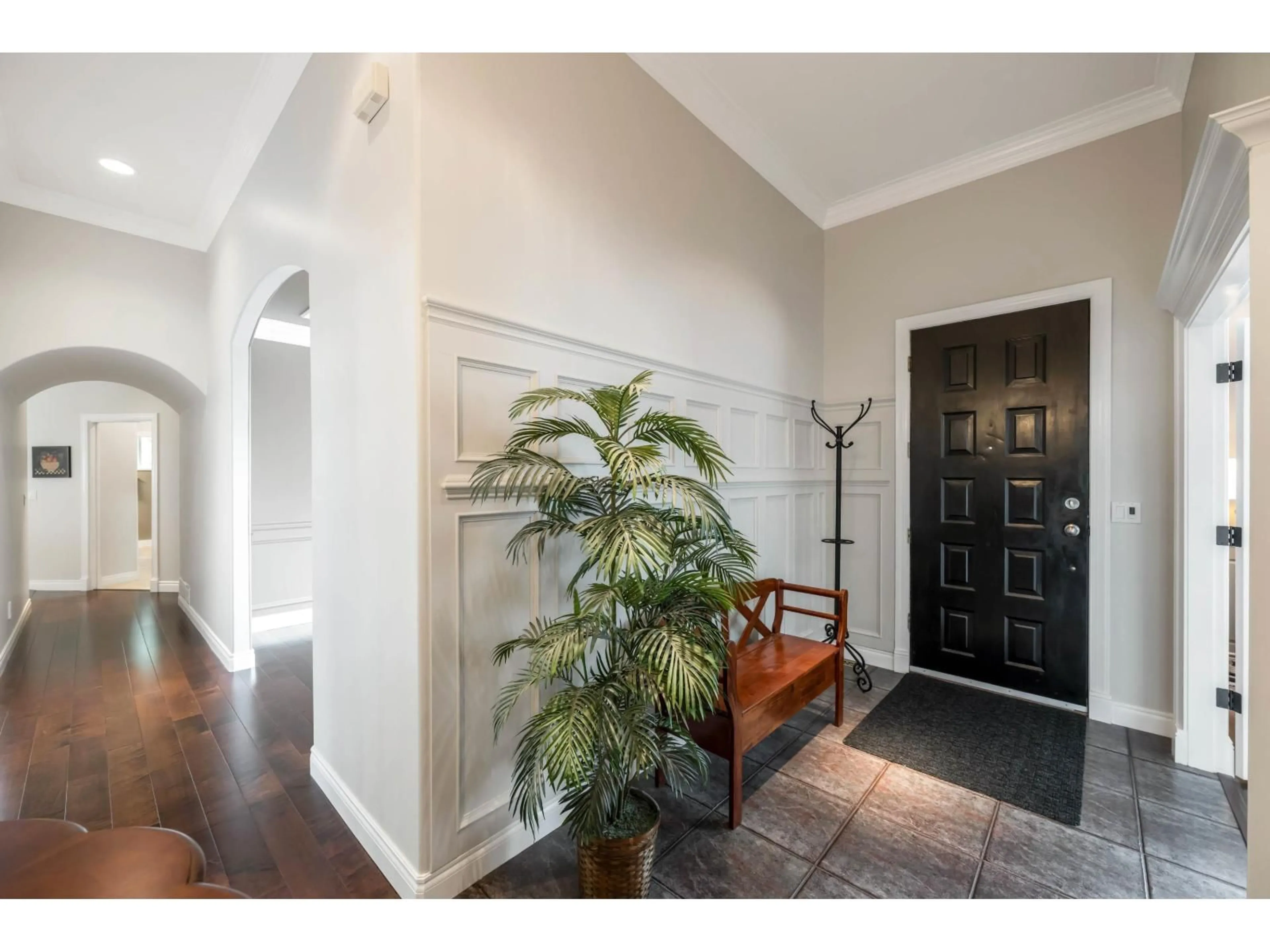 Indoor entryway for 16683 77 AVENUE, Surrey British Columbia V4N0L3