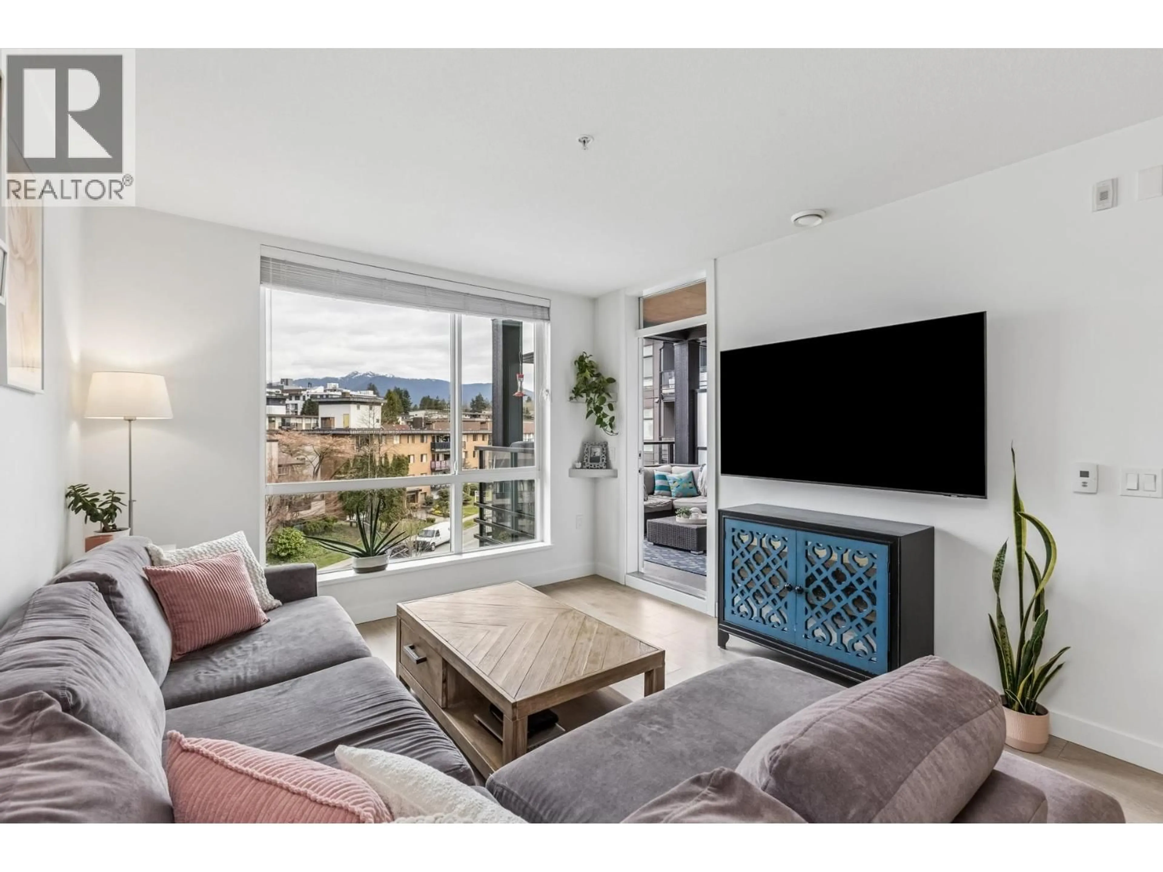 Living room with furniture, unknown for 511 - 108 8TH STREET, North Vancouver British Columbia V7L0H1