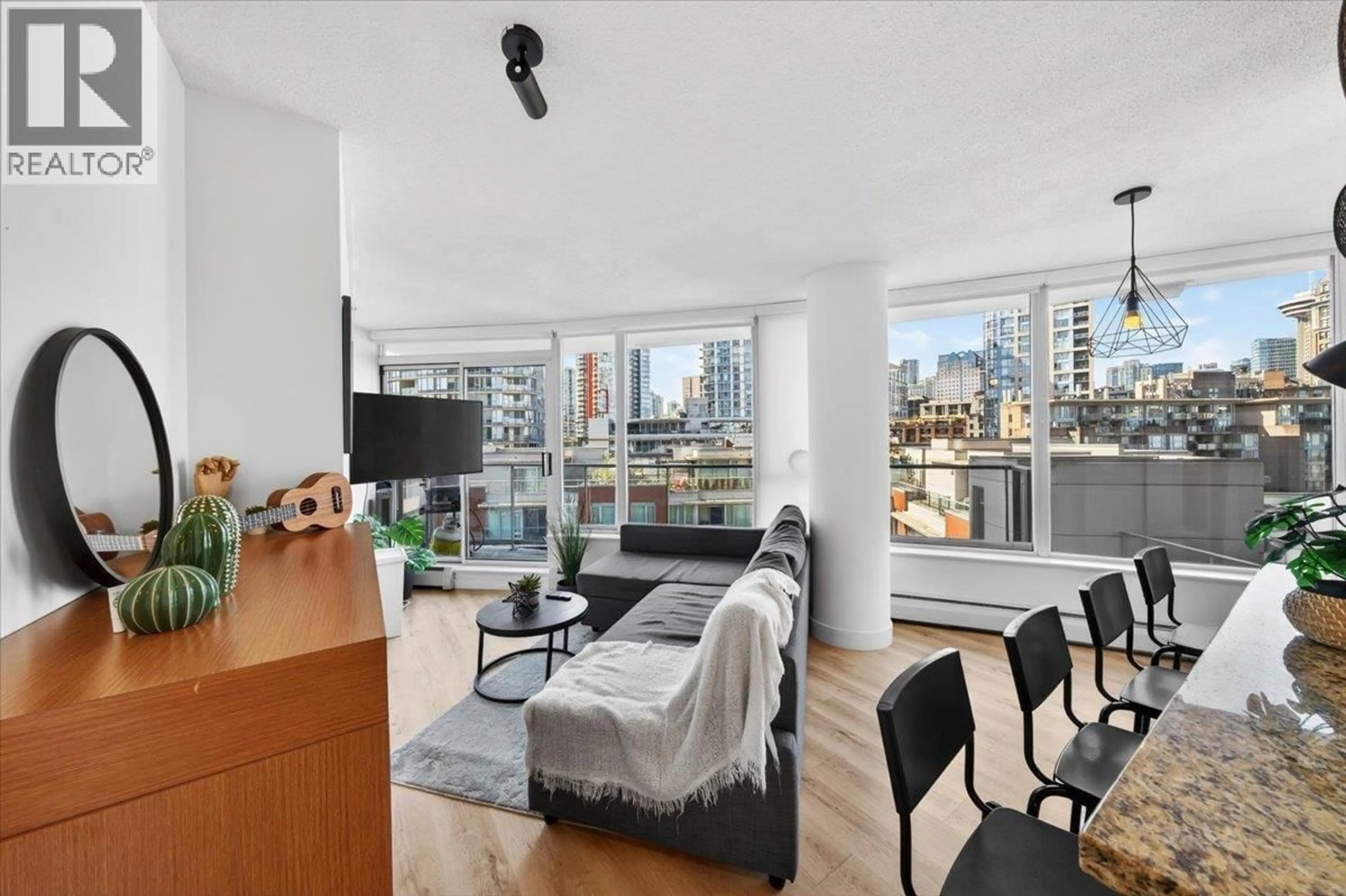 Living room with furniture, unknown for 905 - 58 KEEFER PLACE, Vancouver British Columbia V6B0B8