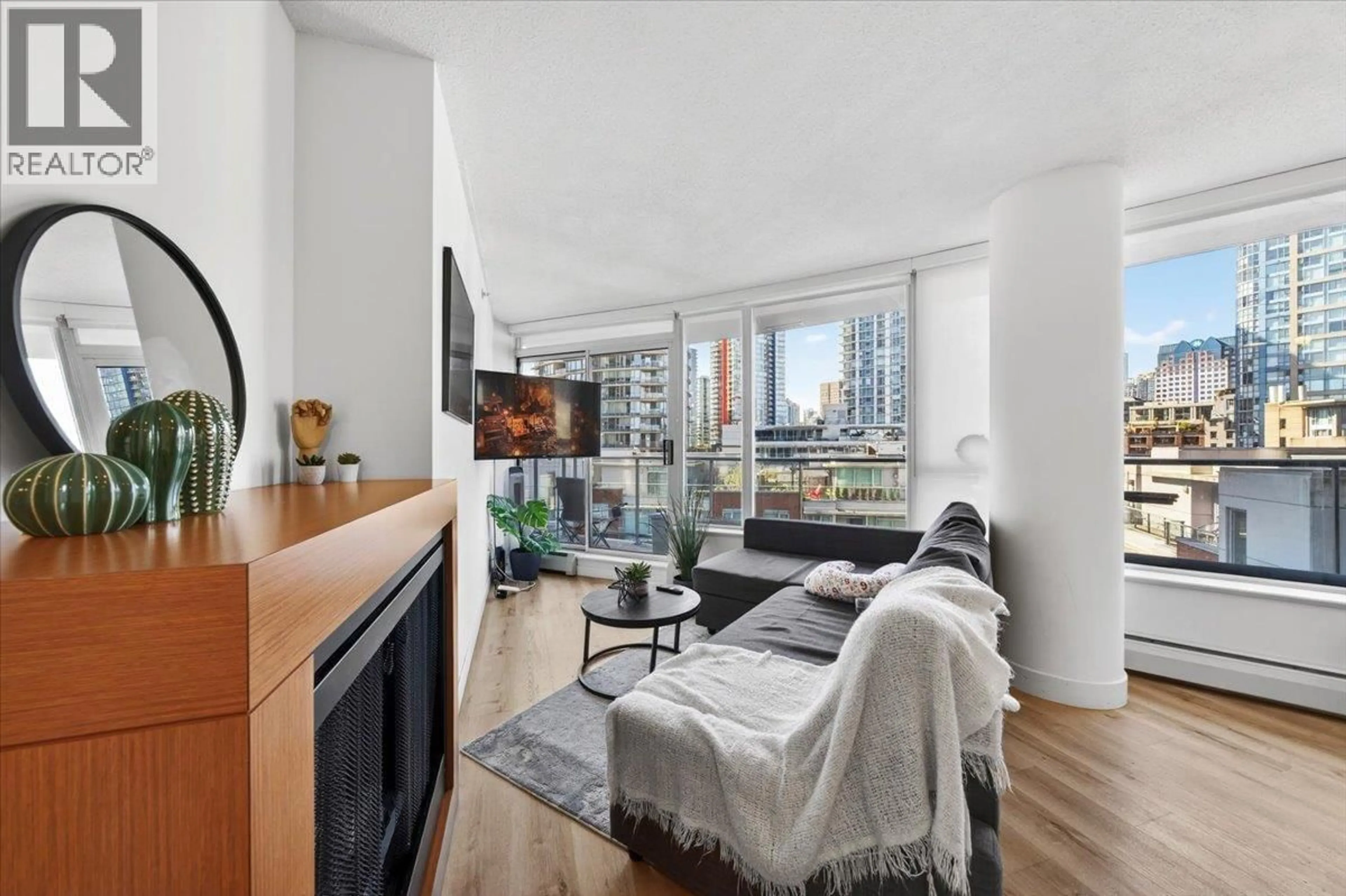 Living room with furniture, unknown for 905 - 58 KEEFER PLACE, Vancouver British Columbia V6B0B8