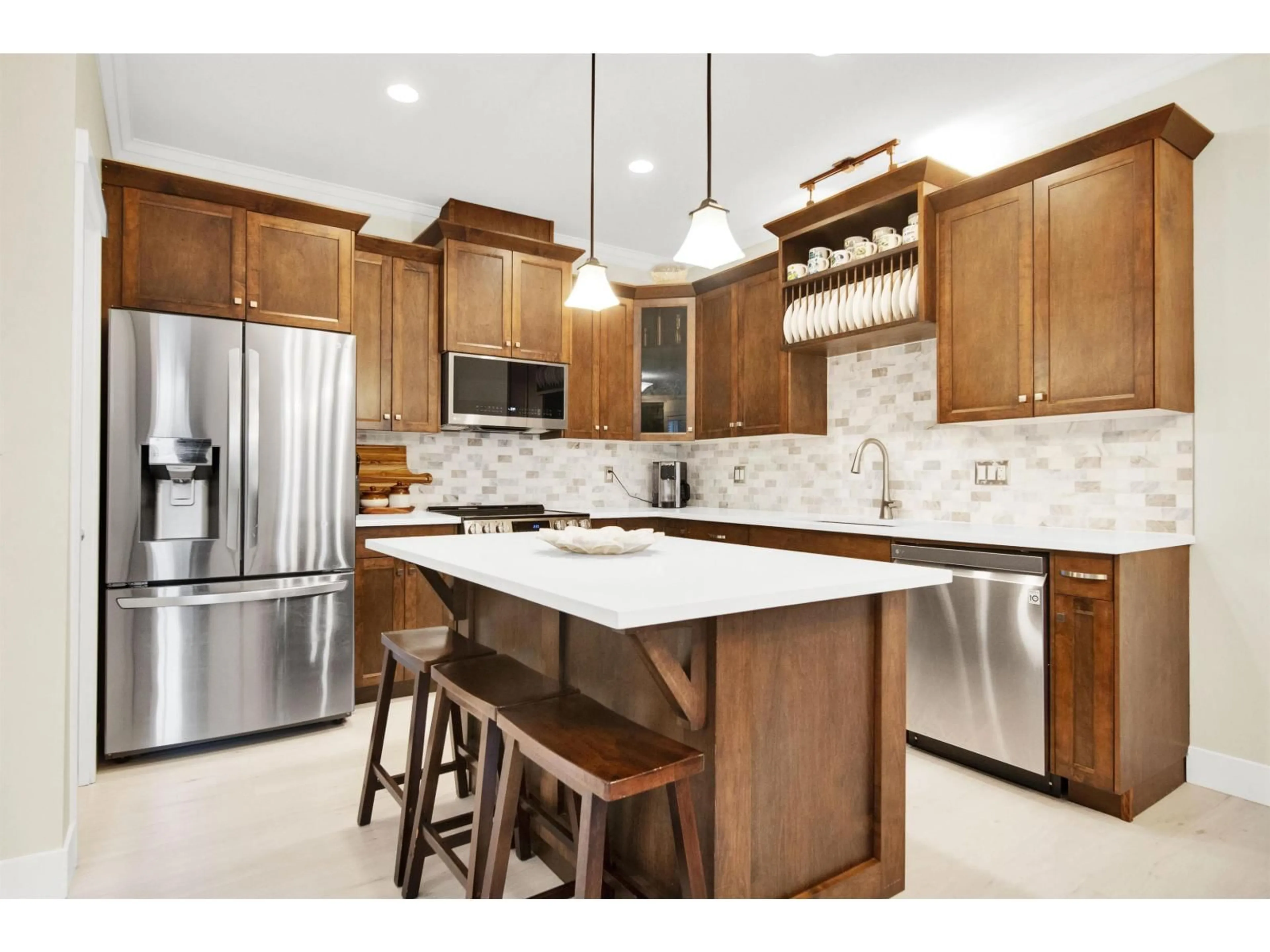 Contemporary kitchen, ceramic/tile floor for 3 - 34130 OLD YALE ROAD, Abbotsford British Columbia V2S0E6