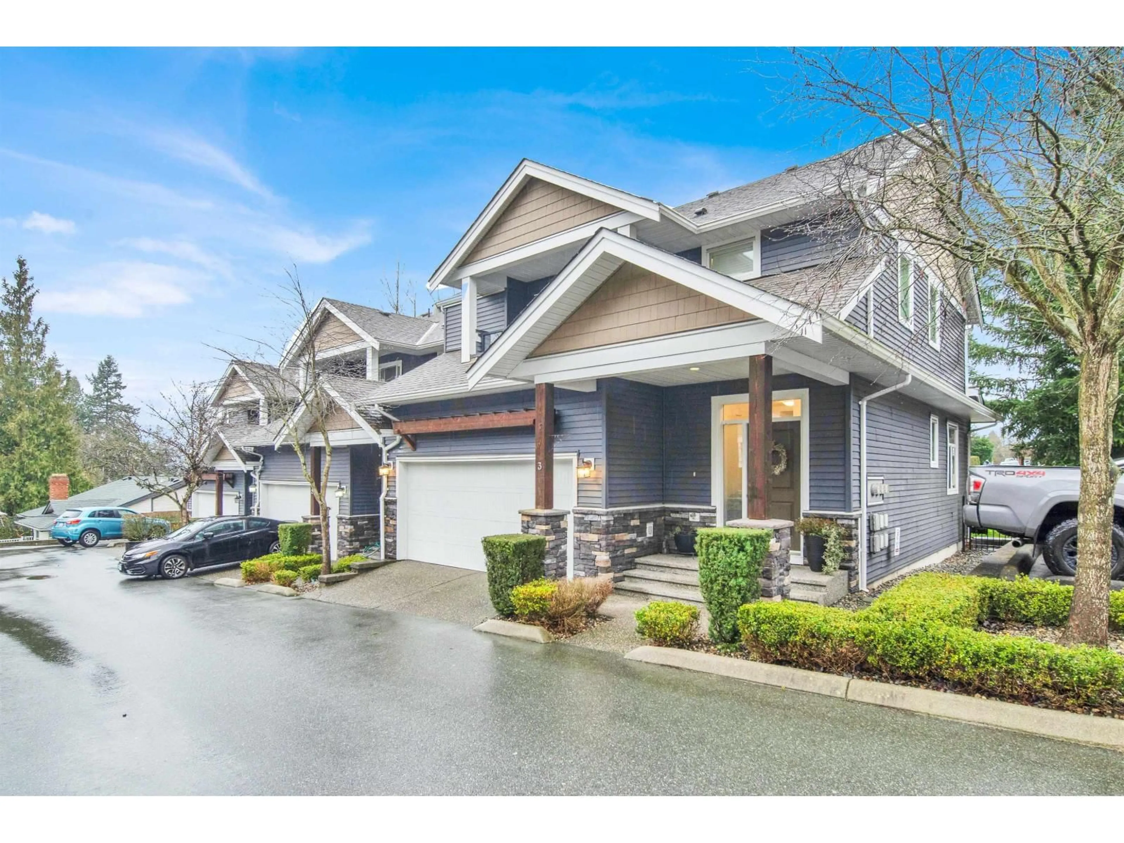 Home with vinyl exterior material, street for 3 - 34130 OLD YALE ROAD, Abbotsford British Columbia V2S0E6