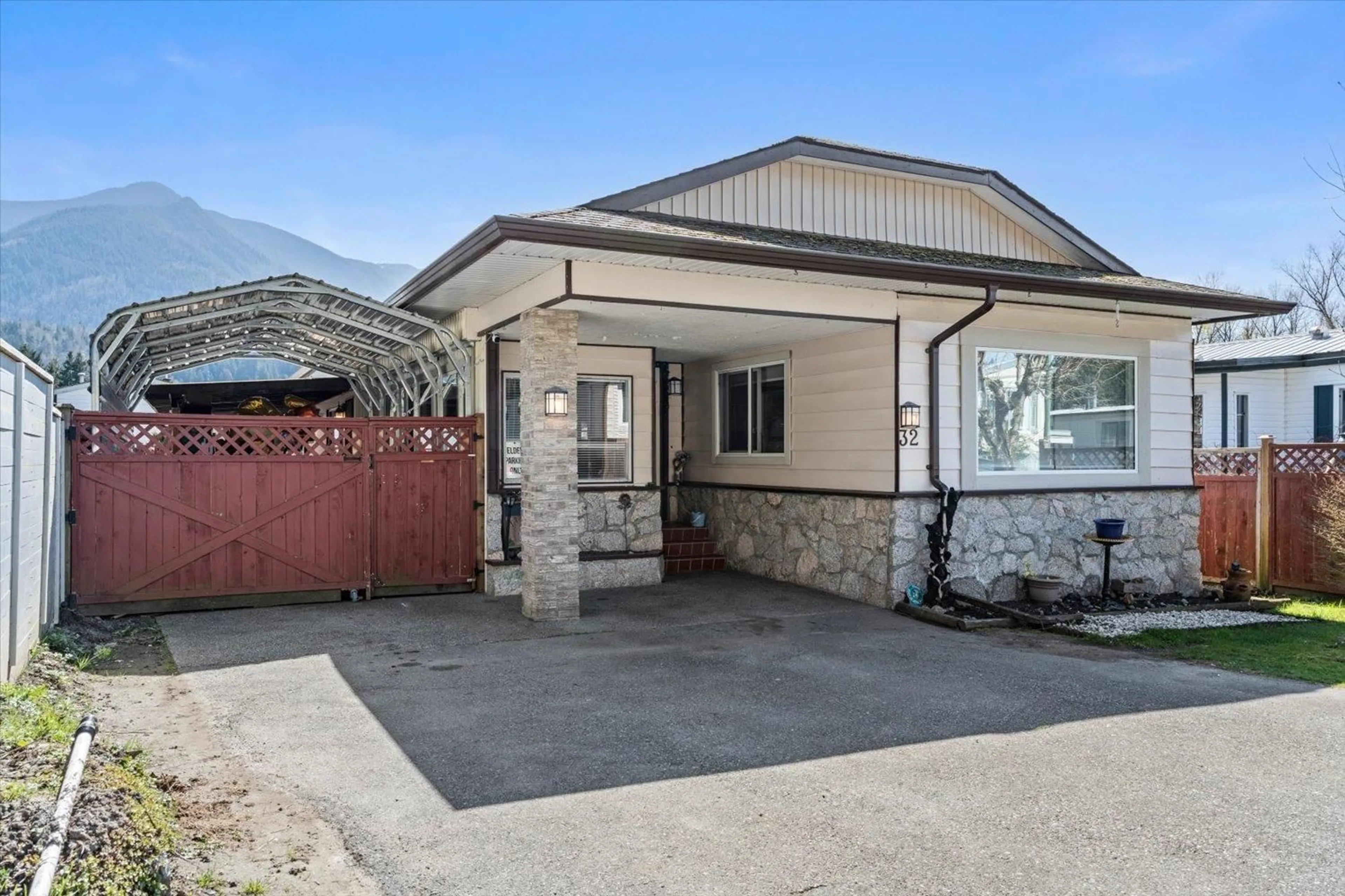 Unknown for 32 - 46511 CHILLIWACK LAKE ROAD, Sardis - Chwk River Valley British Columbia V2R3S3