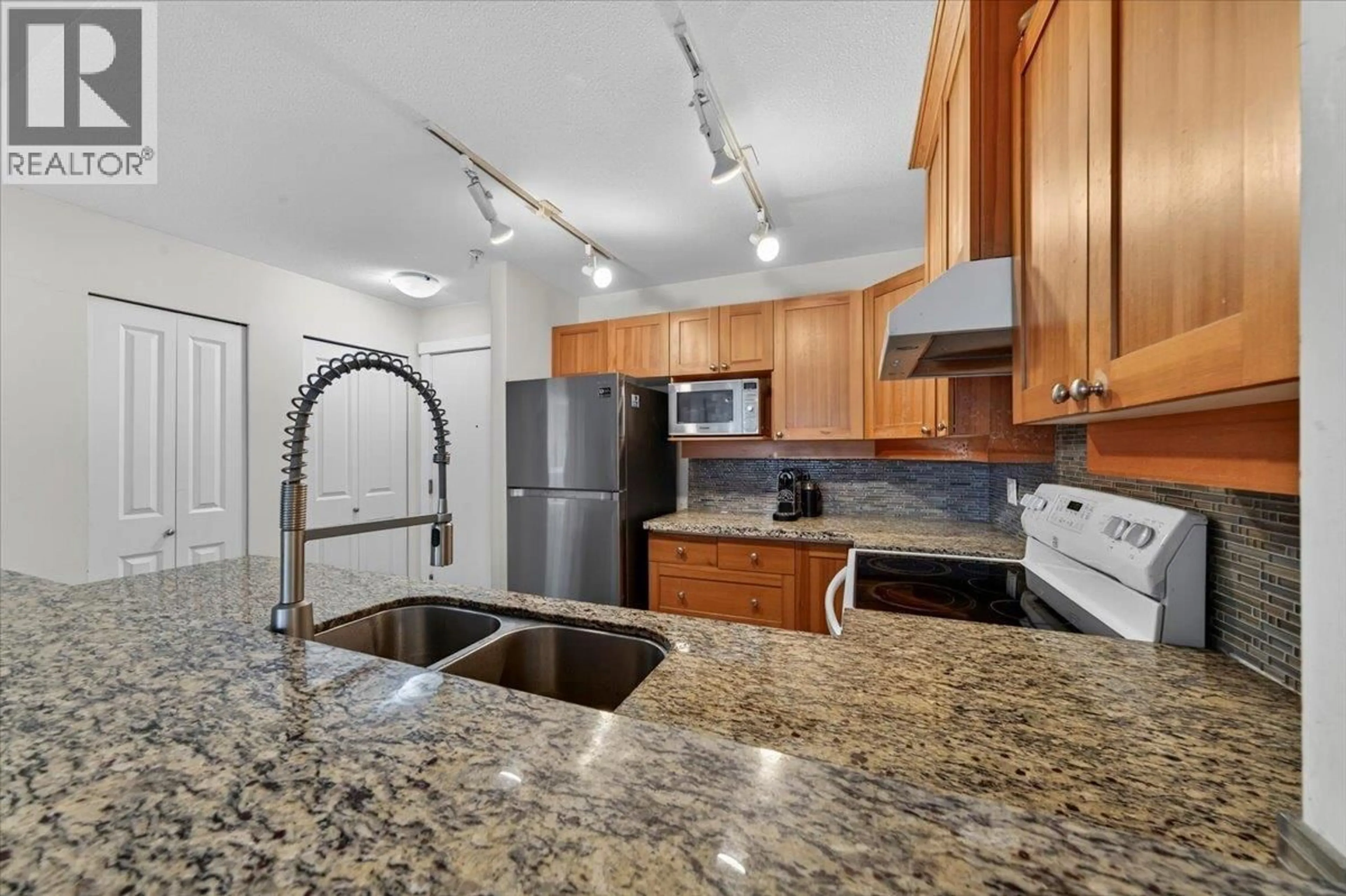 Standard kitchen, unknown for 212 - 1428 PARKWAY BOULEVARD, Coquitlam British Columbia V3E3L8