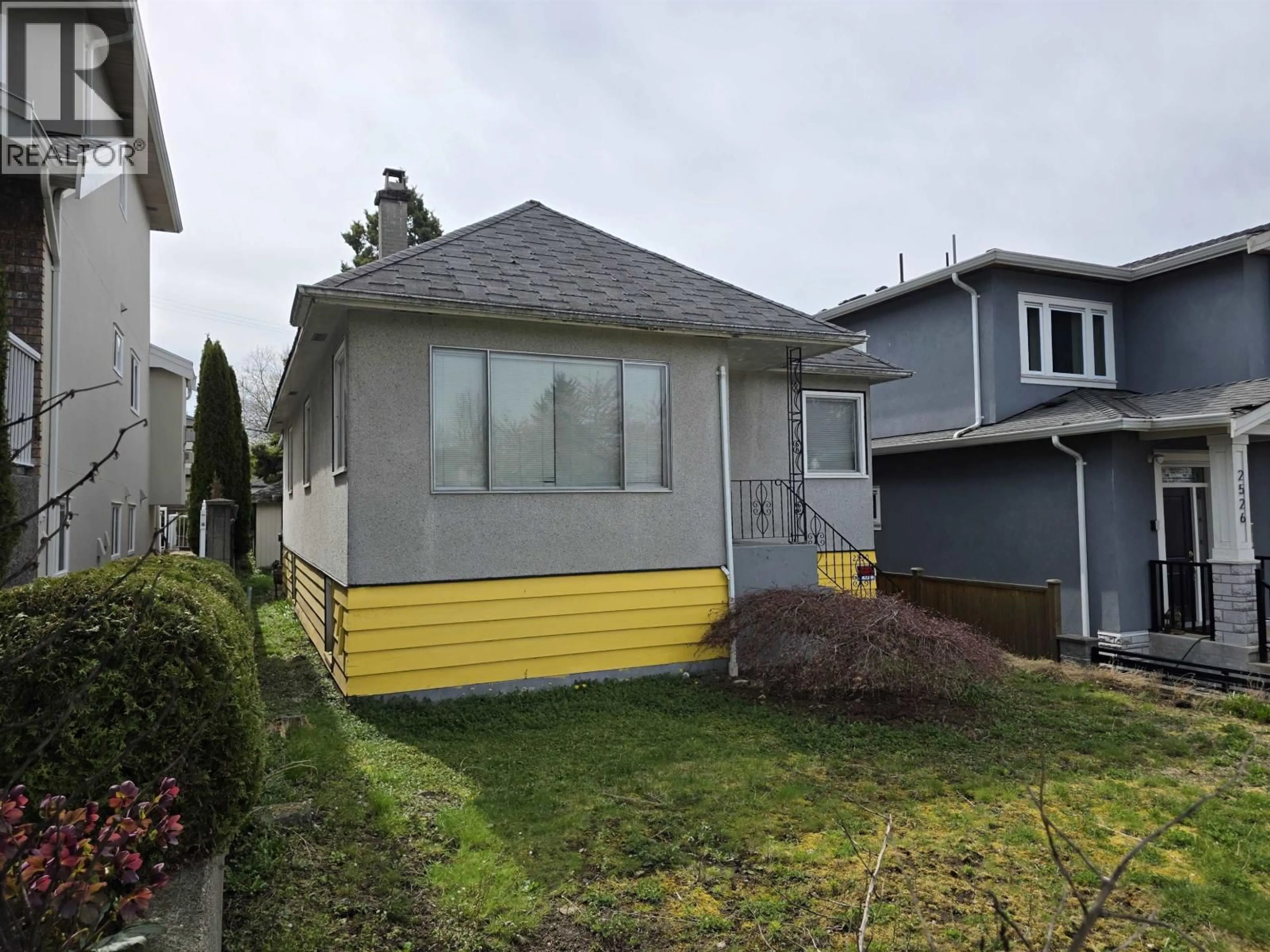 Home with vinyl exterior material, street for 2530 7TH AVENUE, Vancouver British Columbia V5M1T4