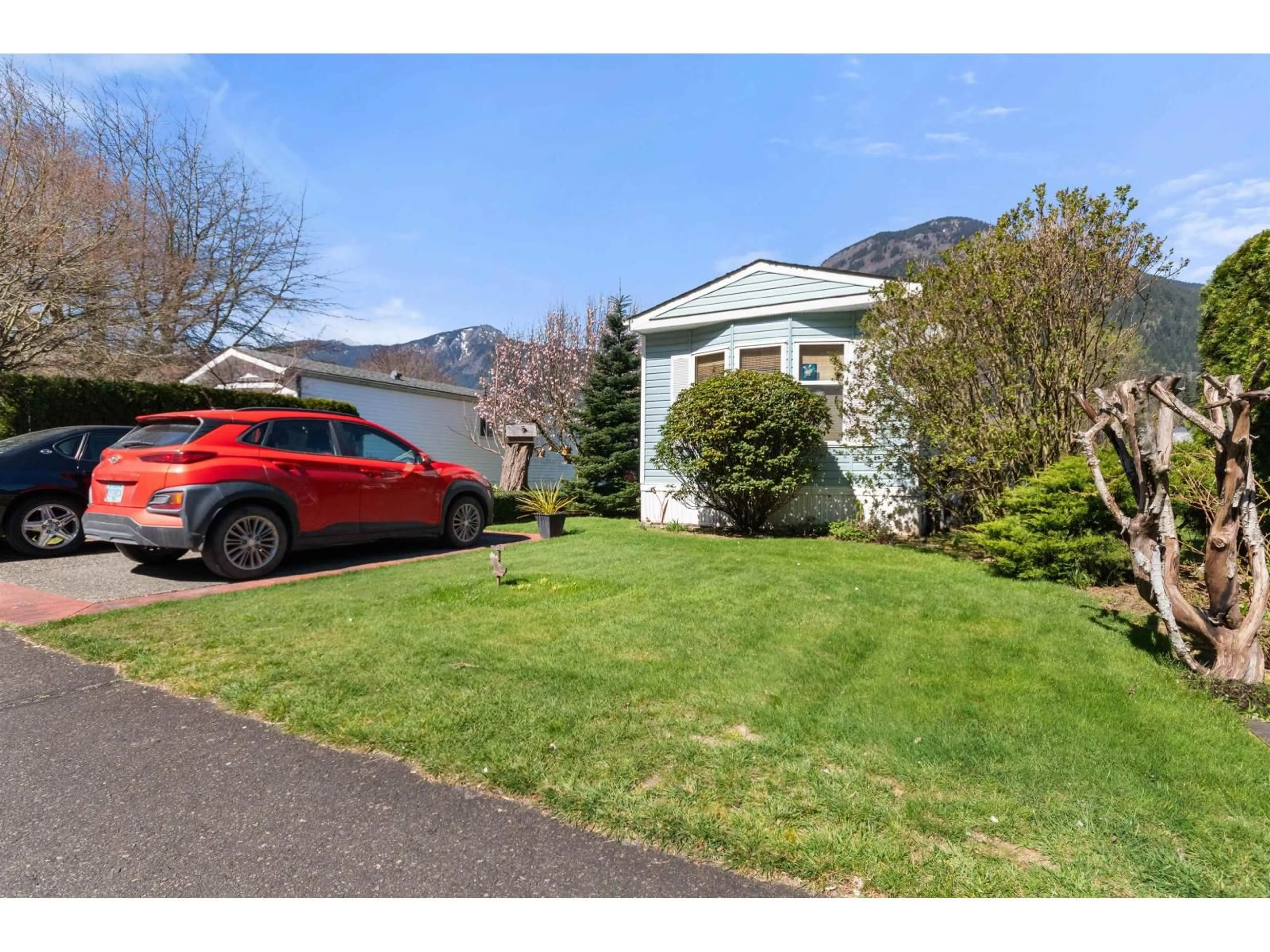 A pic from outside/outdoor area/front of a property/back of a property/a pic from drone, mountain view for 5 - 62790 FLOOD HOPE ROAD, Hope British Columbia V0X1L2