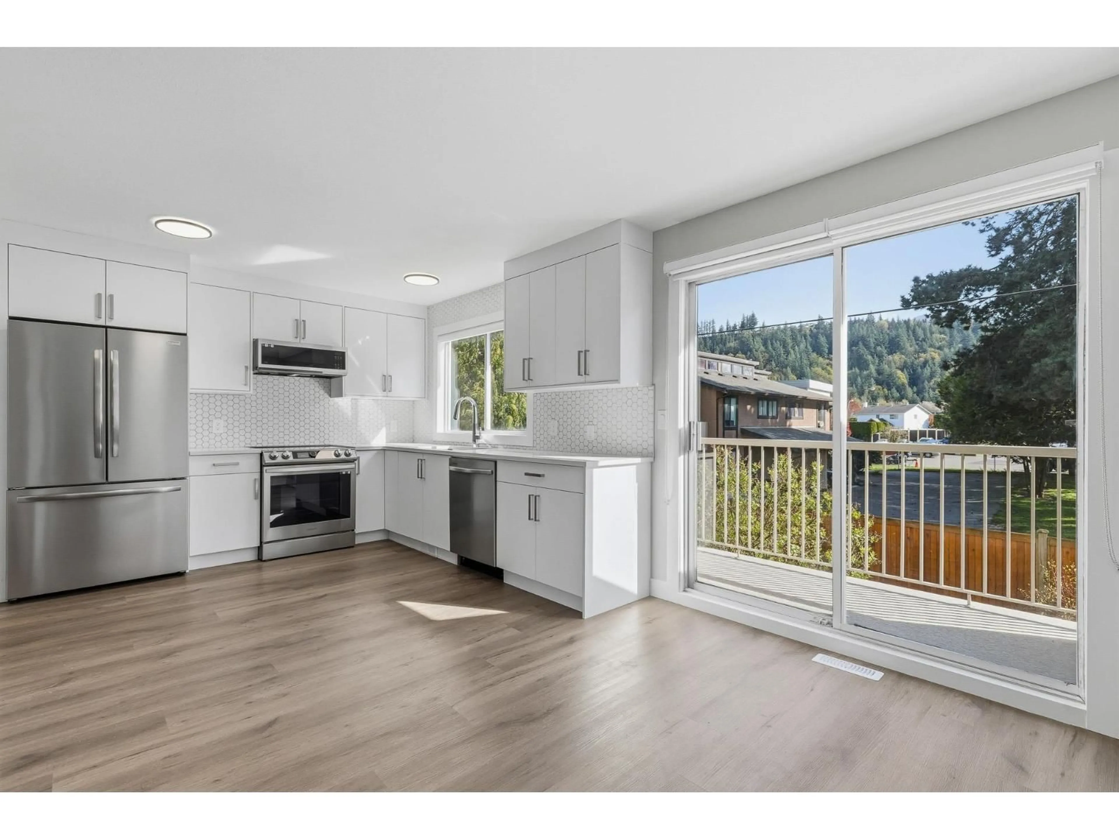 Open concept kitchen, wood/laminate floor for 28 - 5904 VEDDER ROAD, Chilliwack British Columbia V2R3E7