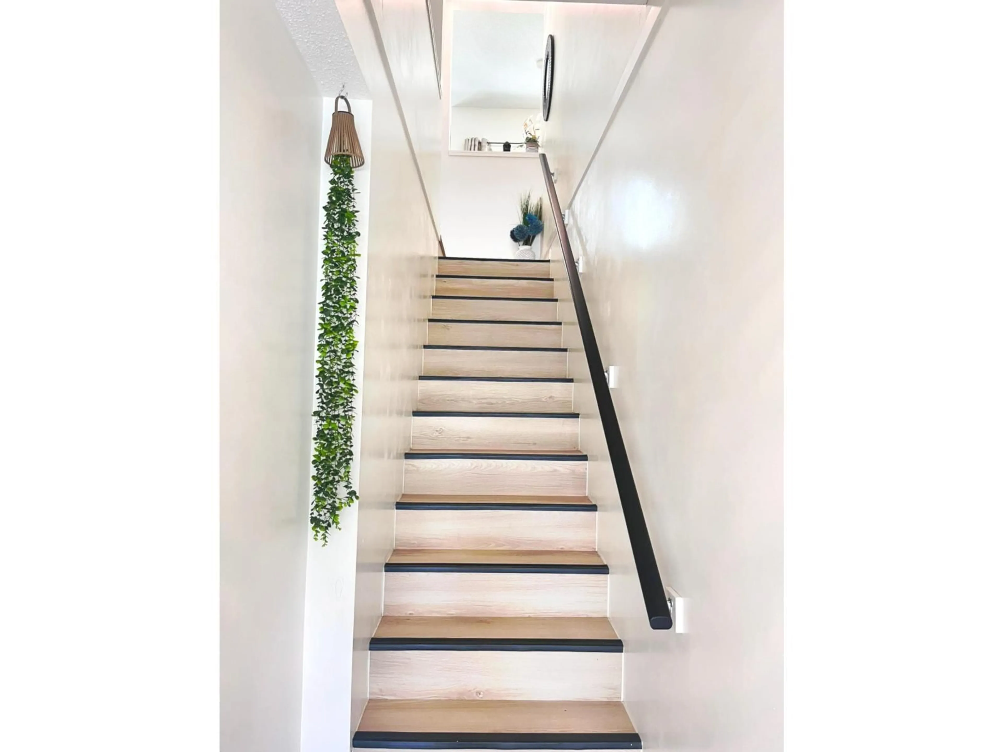 Stairs for 24 - 32501 FRASER CRESCENT, Mission British Columbia V2V1C5