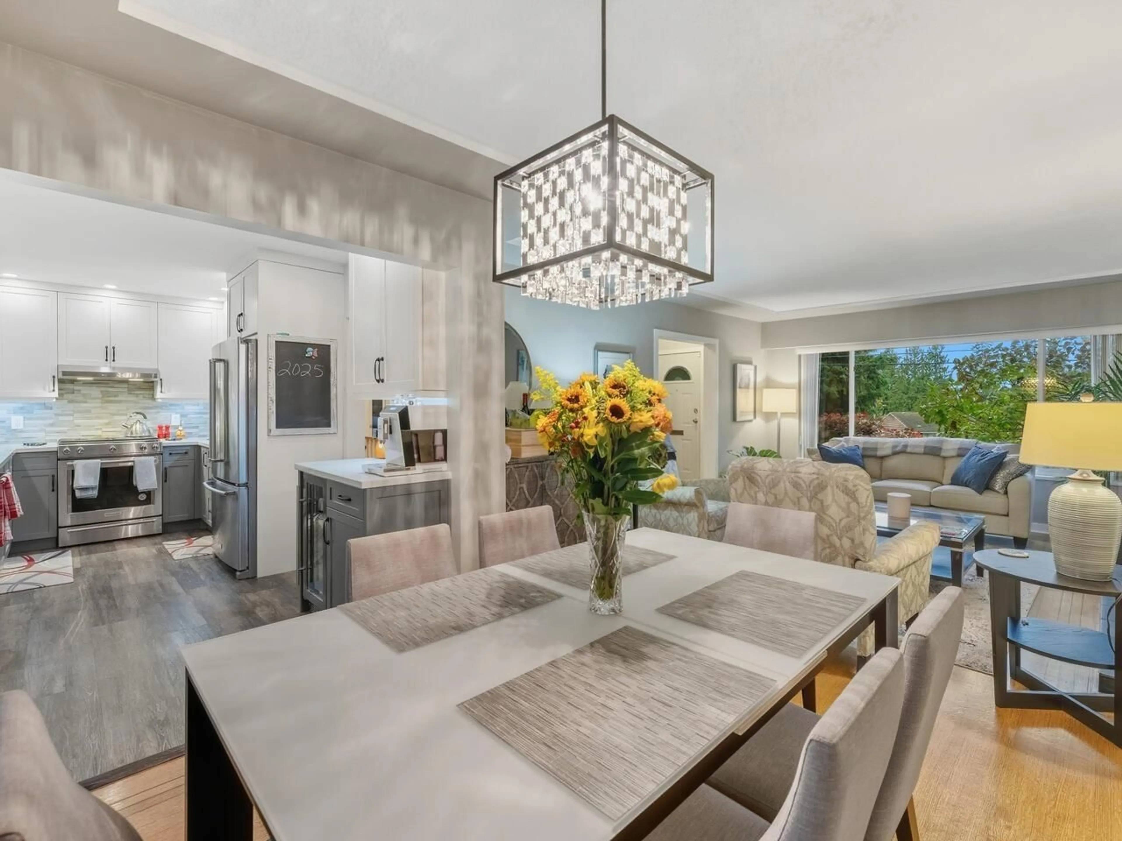 Dining room, ceramic/tile floor for 9434 113B STREET, Delta British Columbia V4C5G5