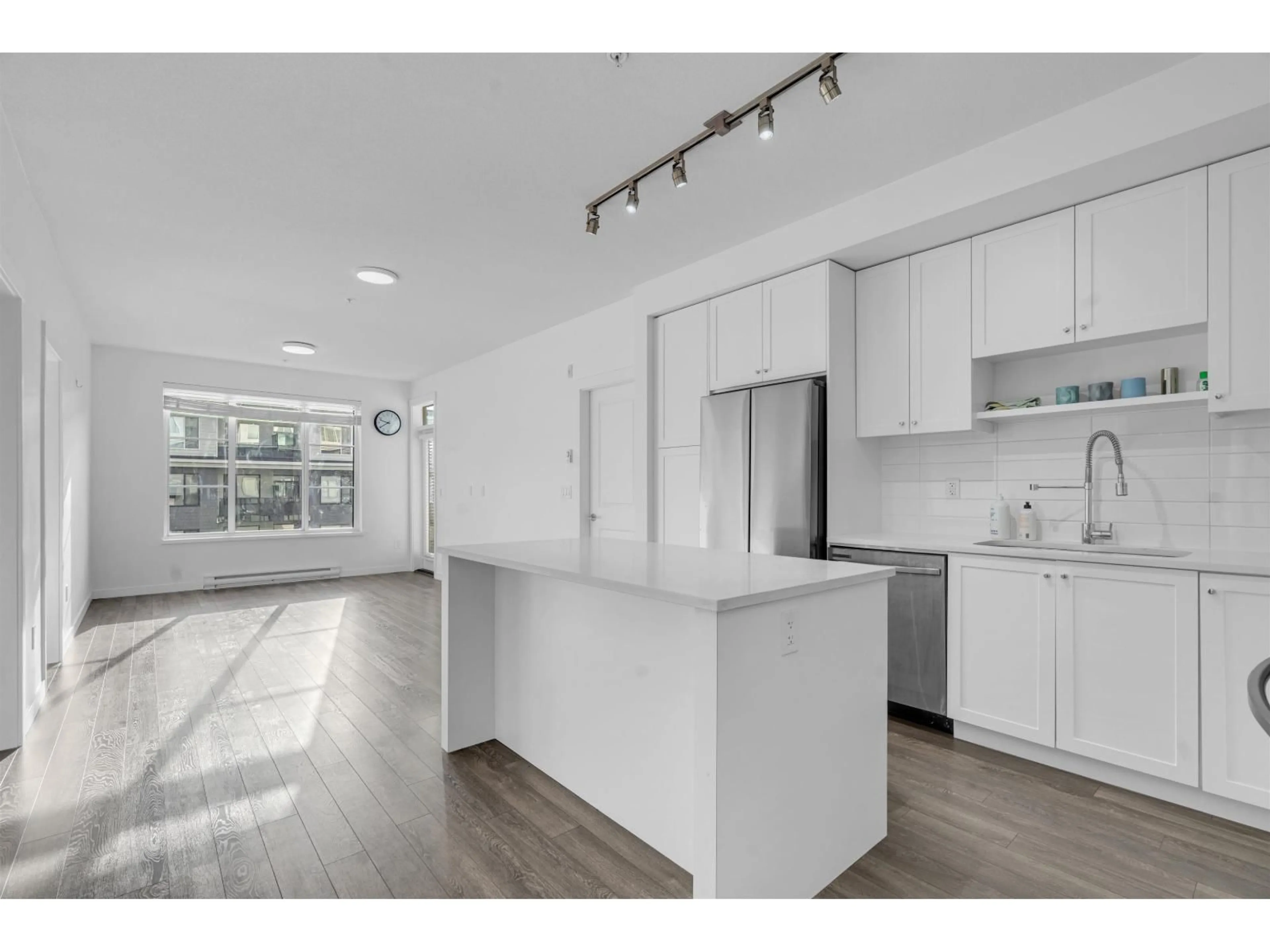 Open concept kitchen, unknown for 418 - 15825 85 AVENUE, Surrey British Columbia V4N6W9