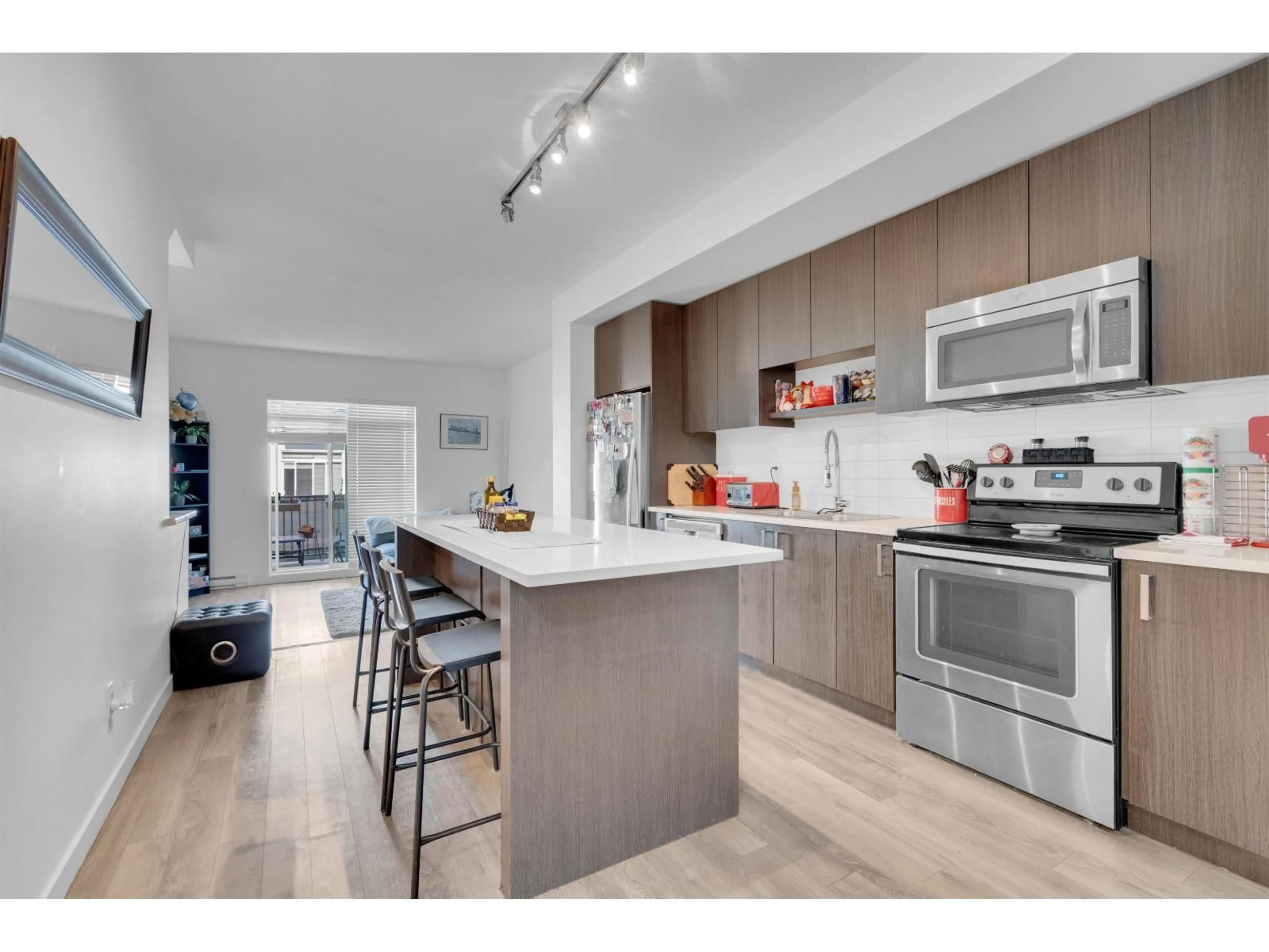 Open concept kitchen, wood/laminate floor for 4 - 13636 81A AVENUE, Surrey British Columbia V3W1H9