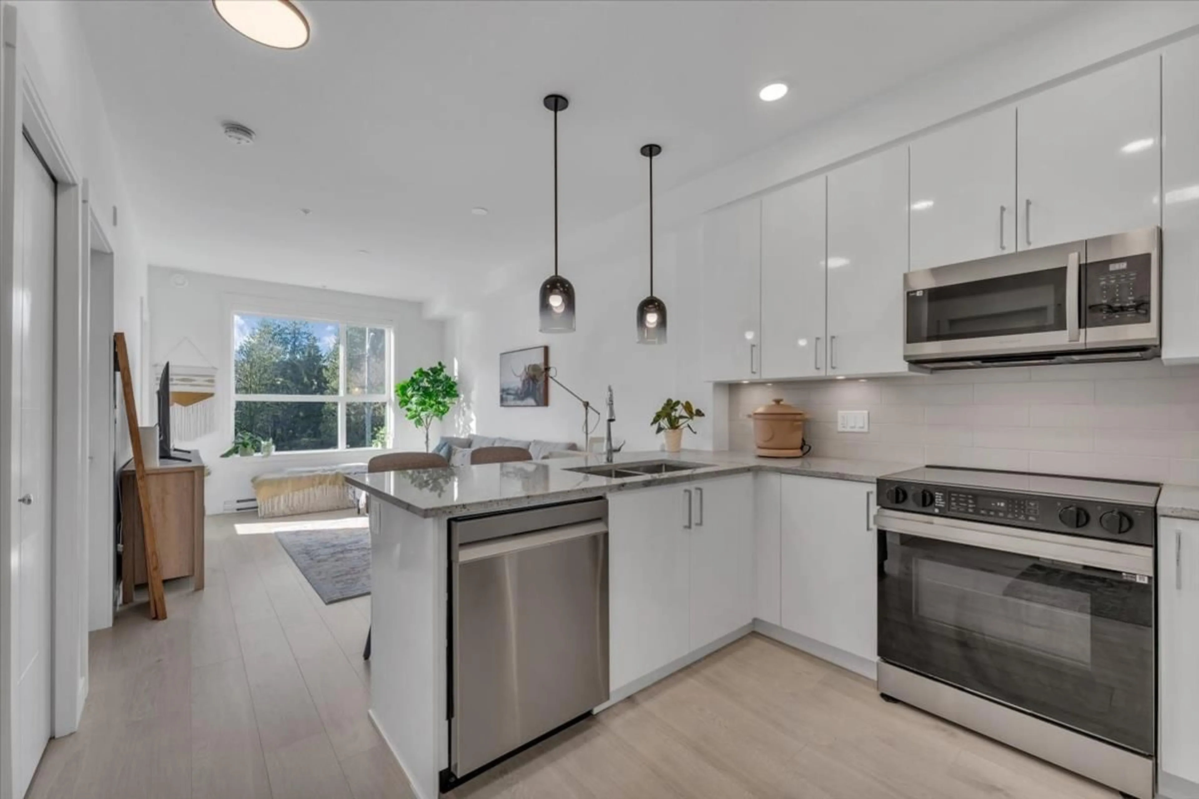 Open concept kitchen, ceramic/tile floor for 212 - 5504 BRYDON CRESCENT, Langley British Columbia V3A0R3