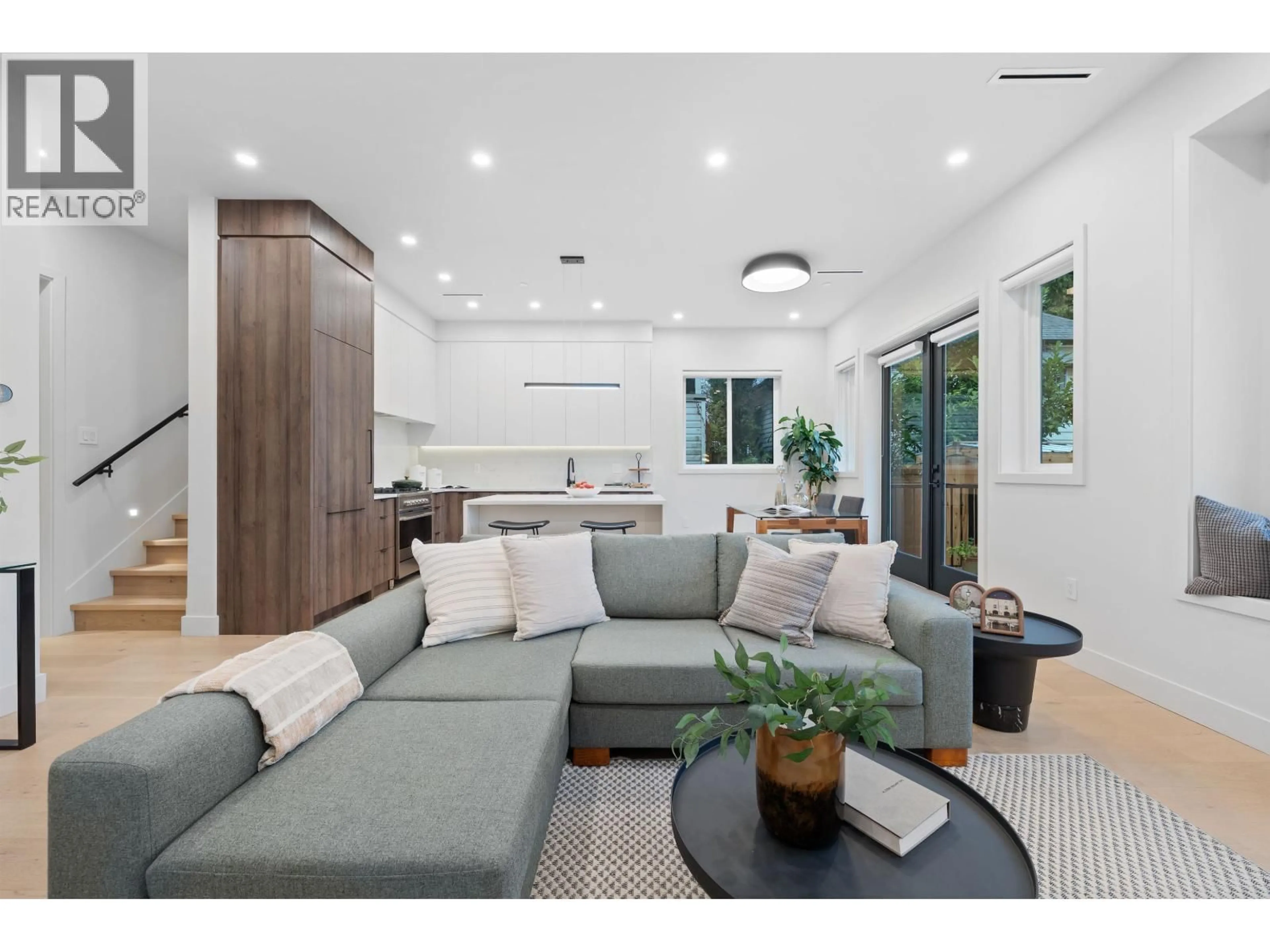 Living room with furniture, unknown for 919 10TH AVENUE, Vancouver British Columbia V5T2B3