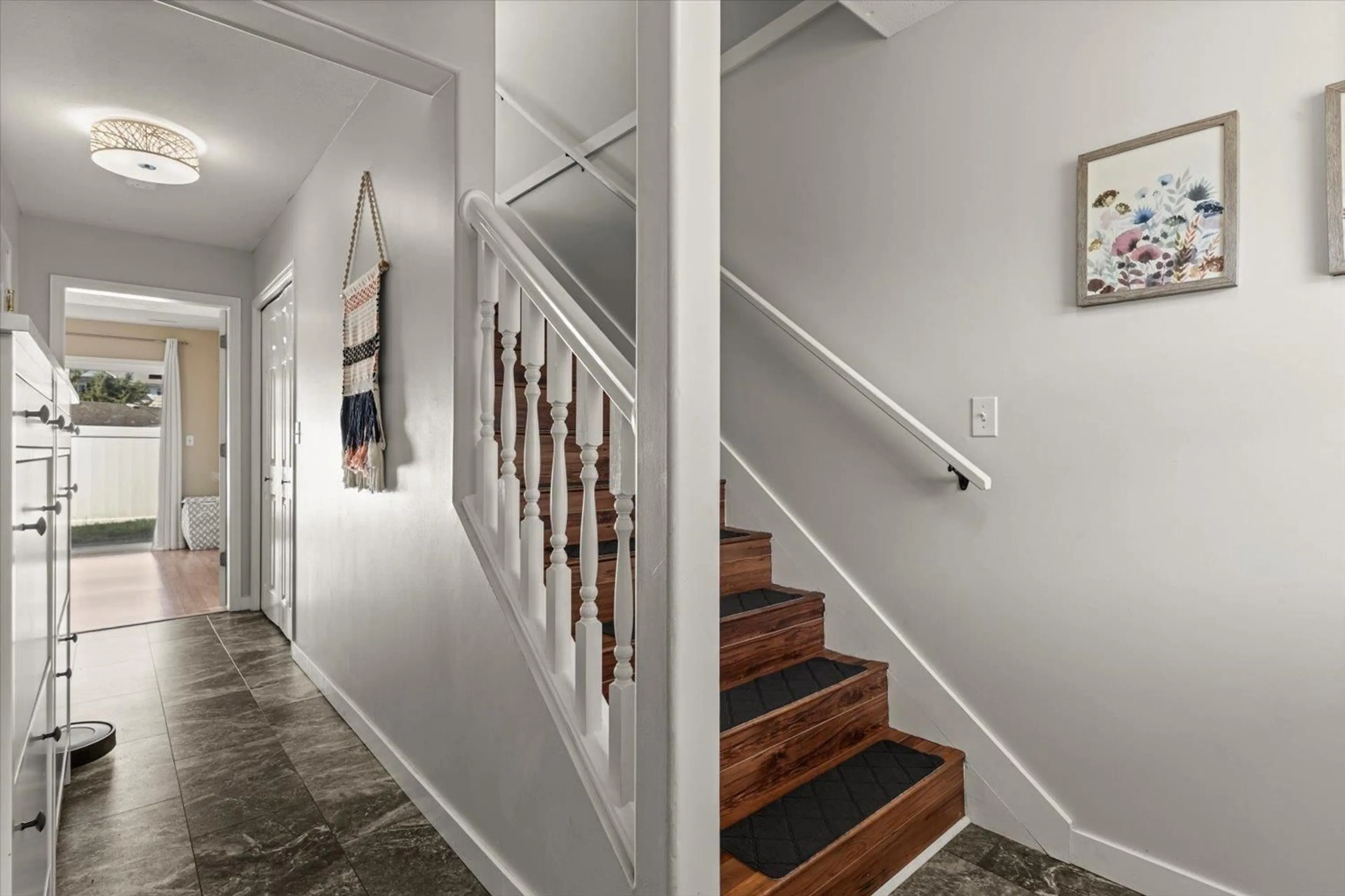 Stairs for 112 - 5765 VEDDER ROAD, Chilliwack British Columbia V2R1C3