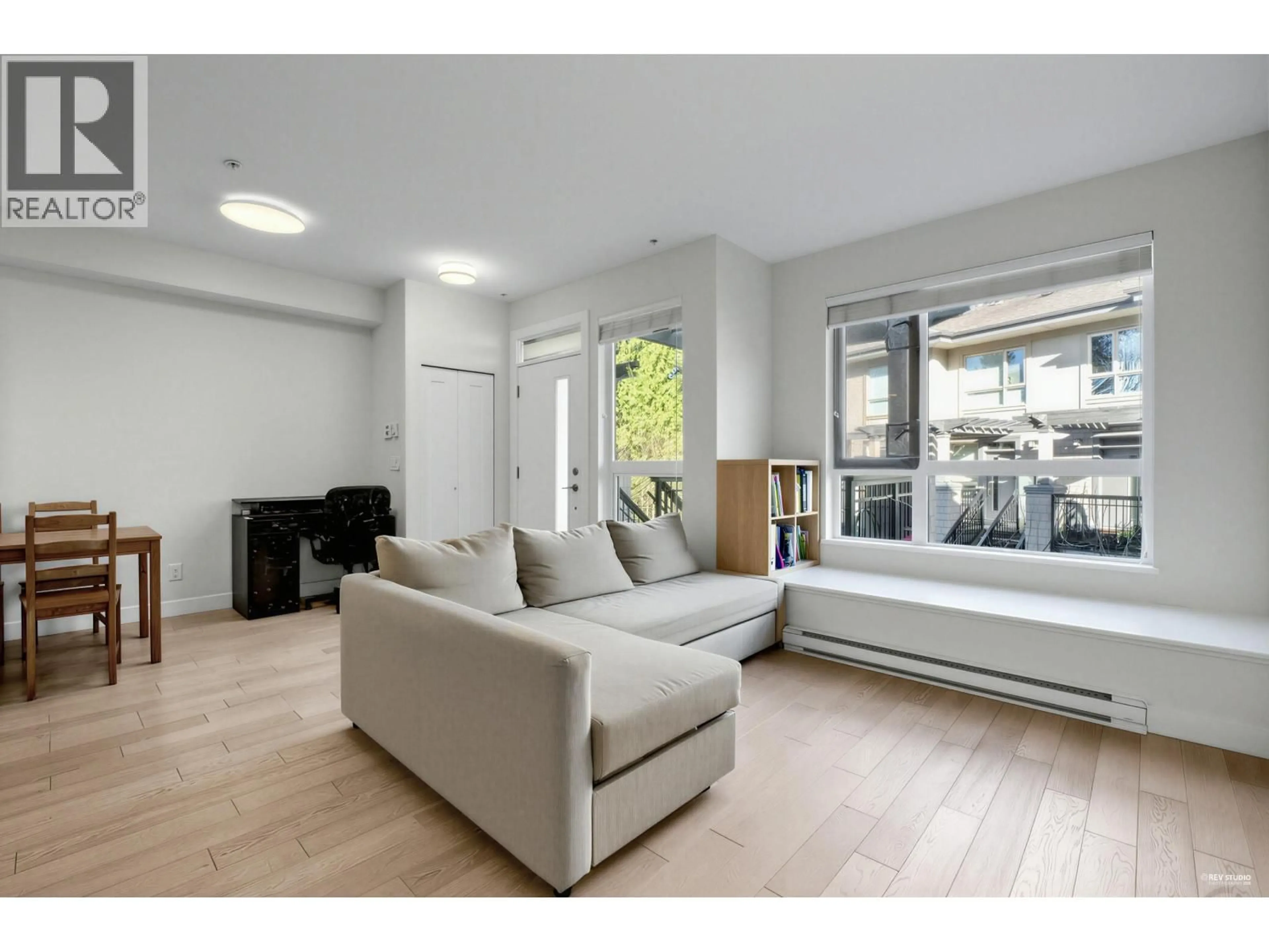 Living room with furniture, unknown for 11 - 3231 NOEL DRIVE, Burnaby British Columbia V3J0H3