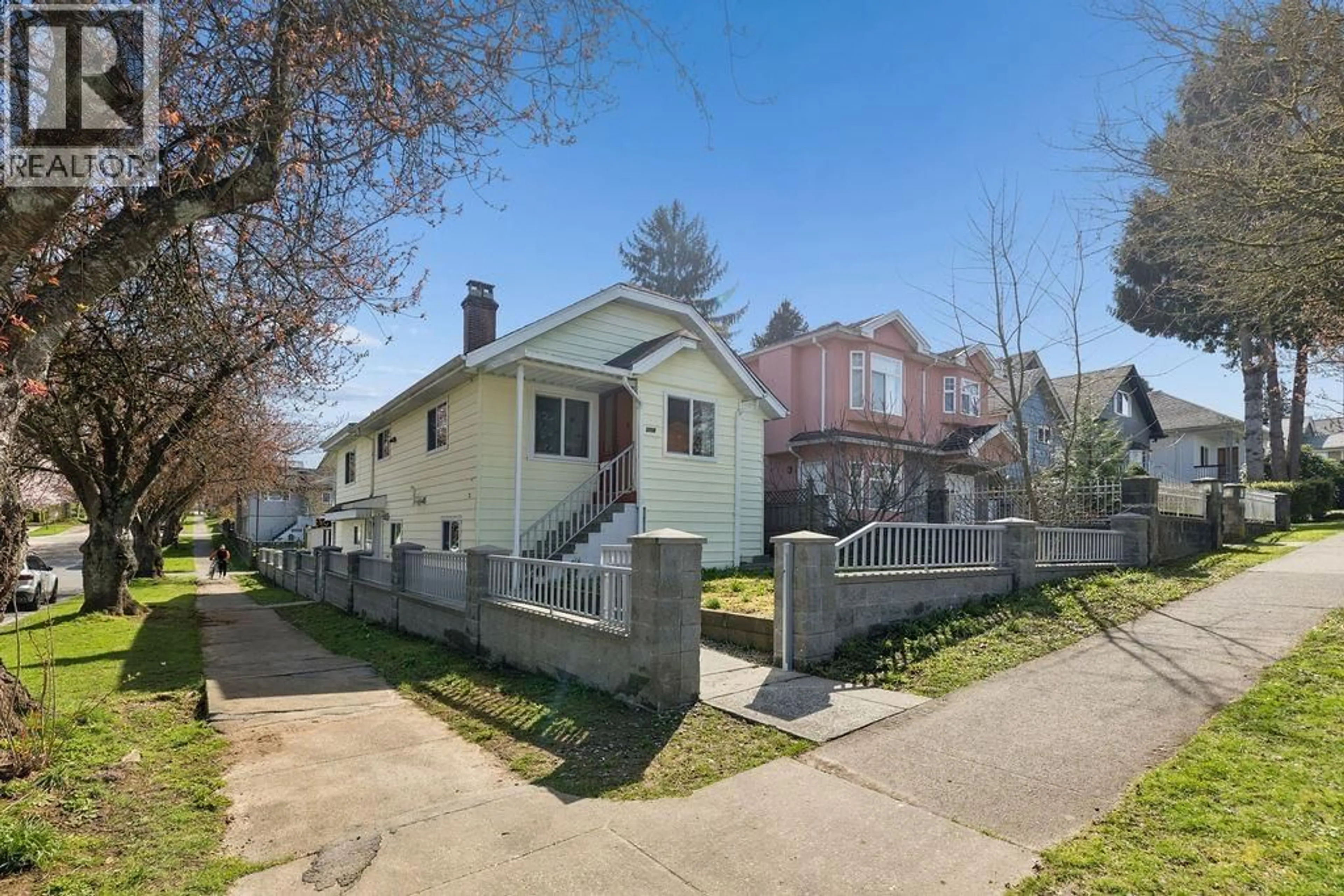 Unknown for 3708 DUMFRIES STREET, Vancouver British Columbia V5N3S7