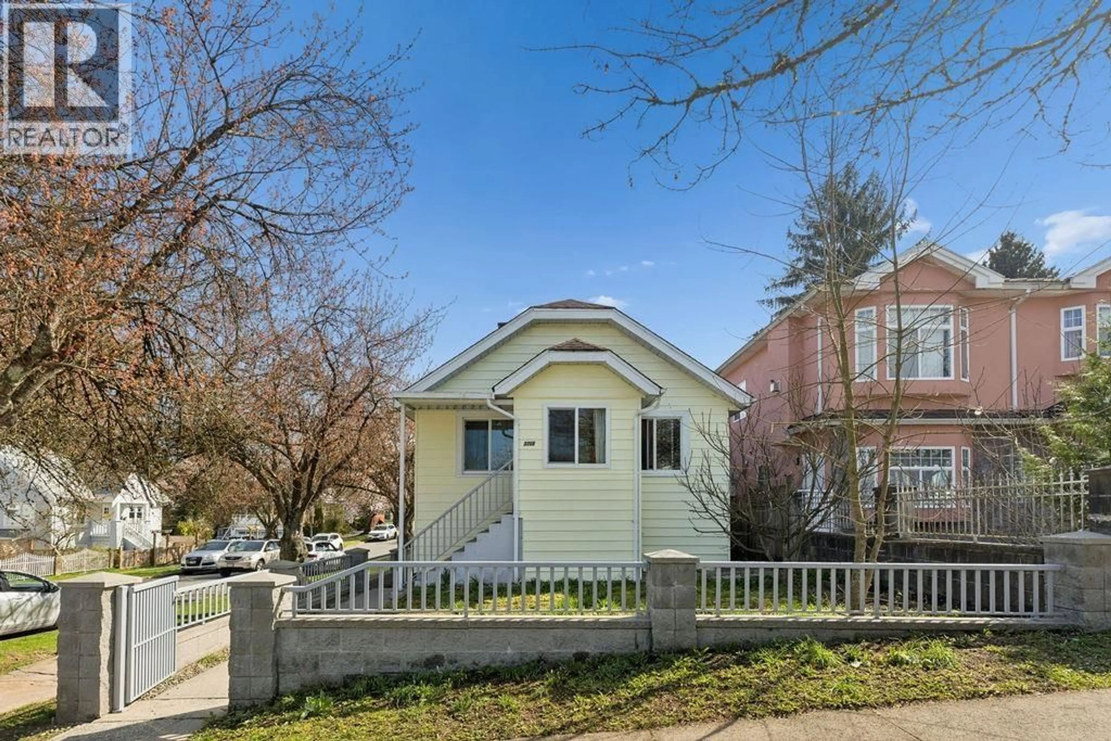 Unknown for 3708 DUMFRIES STREET, Vancouver British Columbia V5N3S7