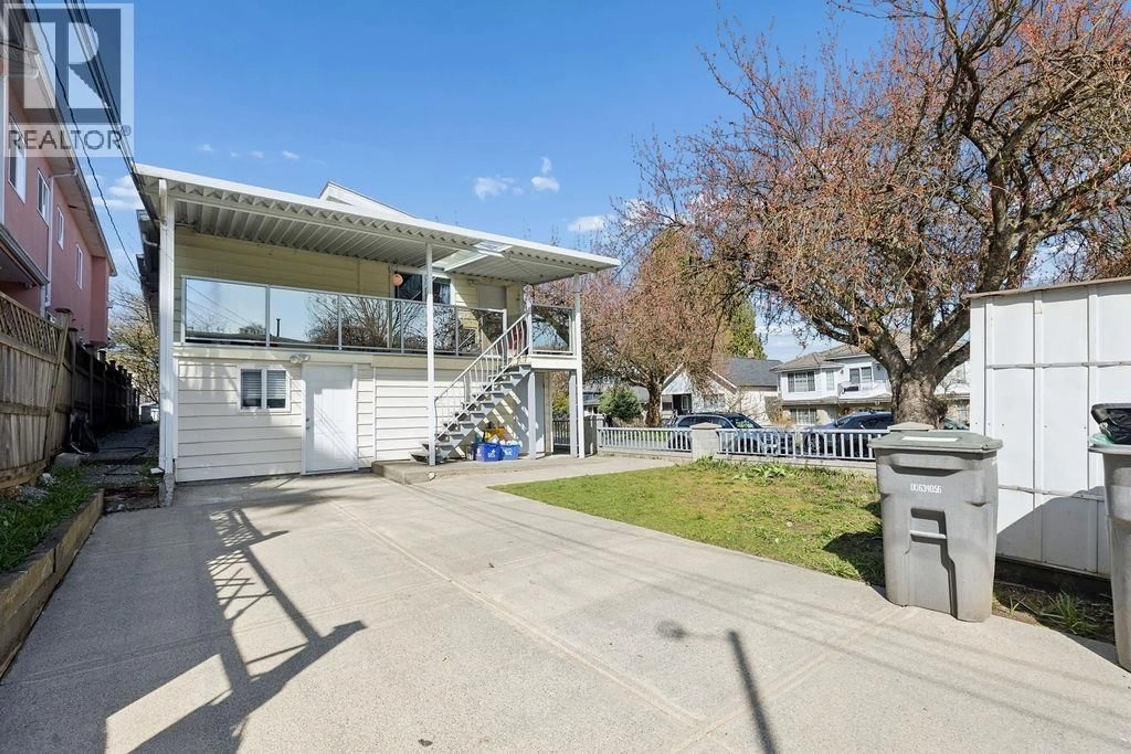 Unknown for 3708 DUMFRIES STREET, Vancouver British Columbia V5N3S7