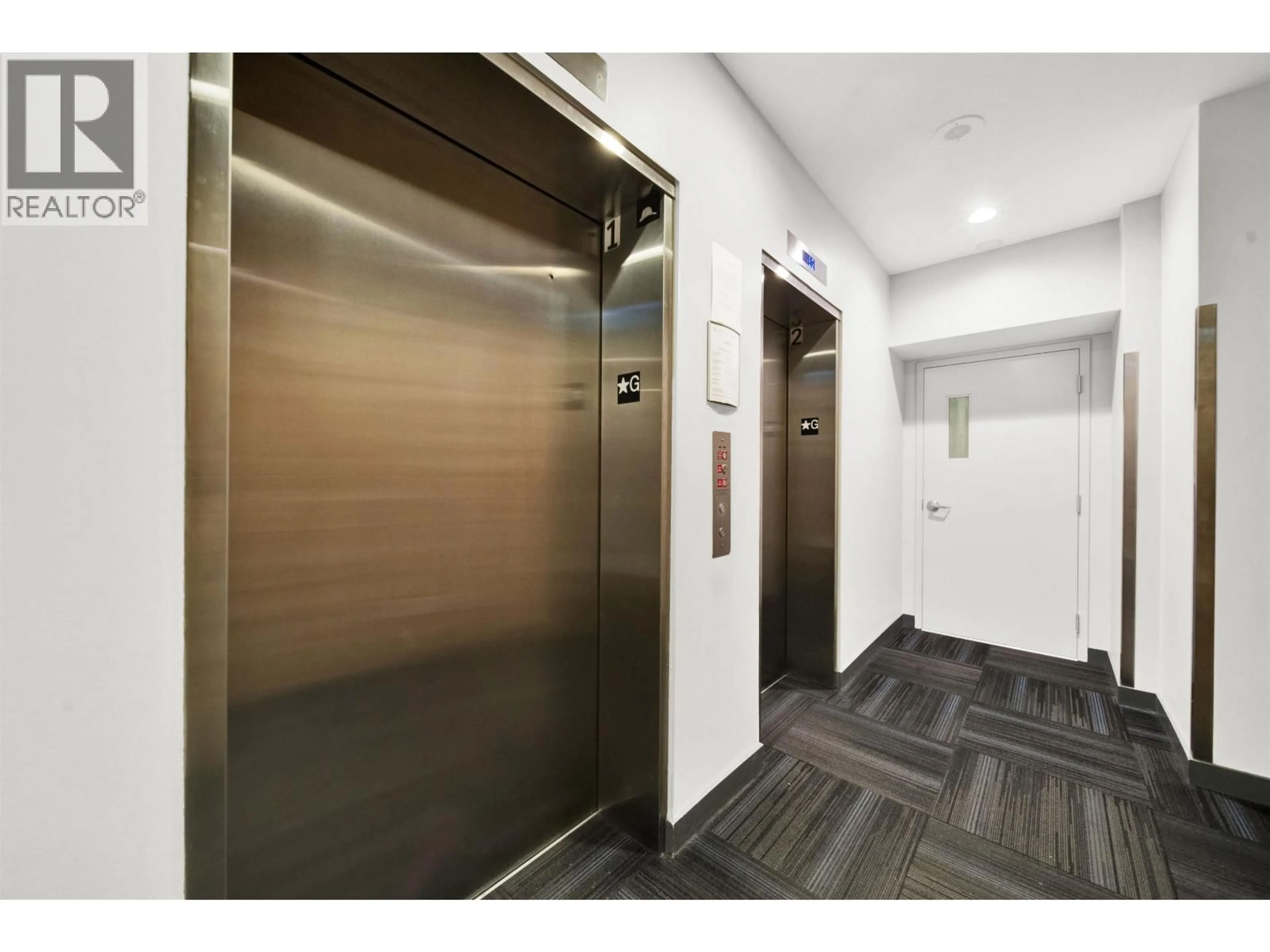 Indoor foyer for 307 - 200 NELSON'S CRESCENT, New Westminster British Columbia V3L0H4