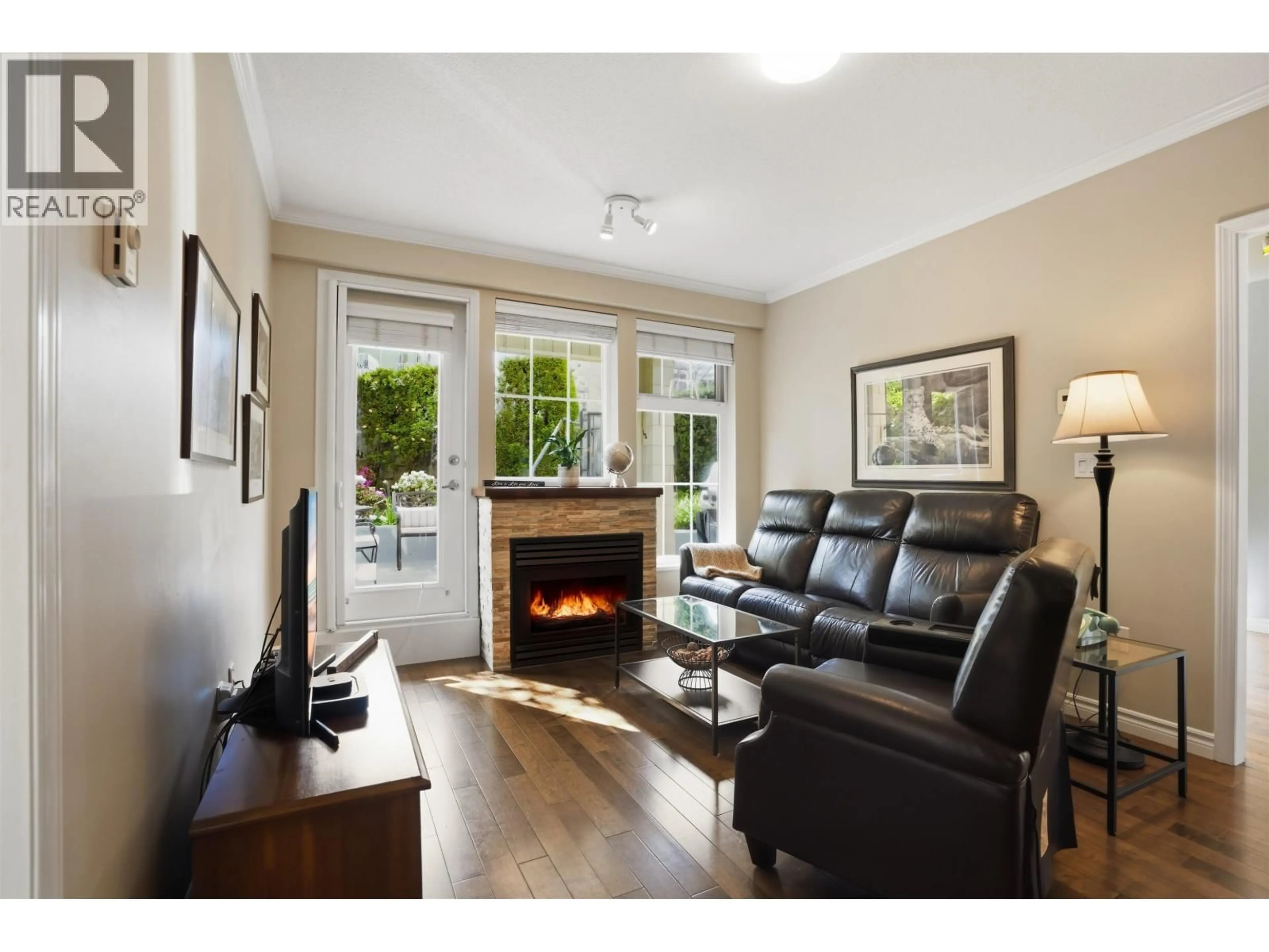 Living room with furniture, wood/laminate floor for 107 - 5555 13A AVENUE, Delta British Columbia V4M2E7