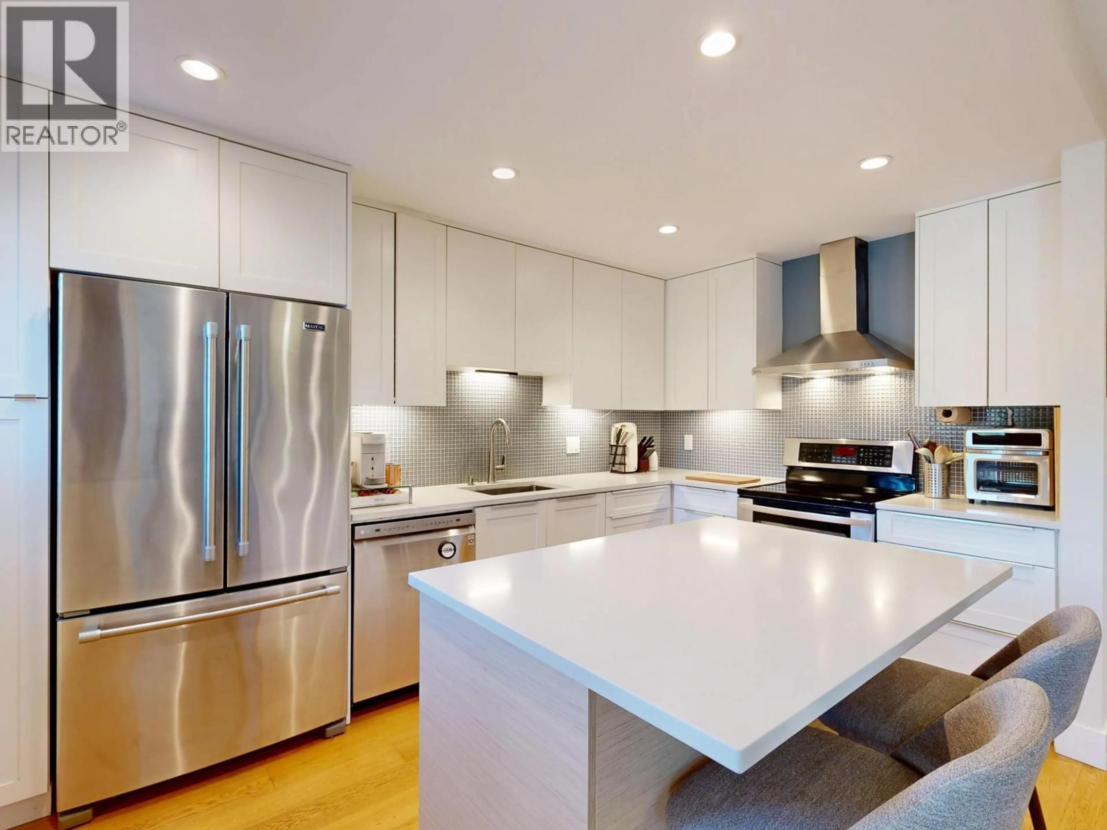 Contemporary kitchen, unknown for 304 - 1528 BOWSER AVENUE, North Vancouver British Columbia V7P2Y3