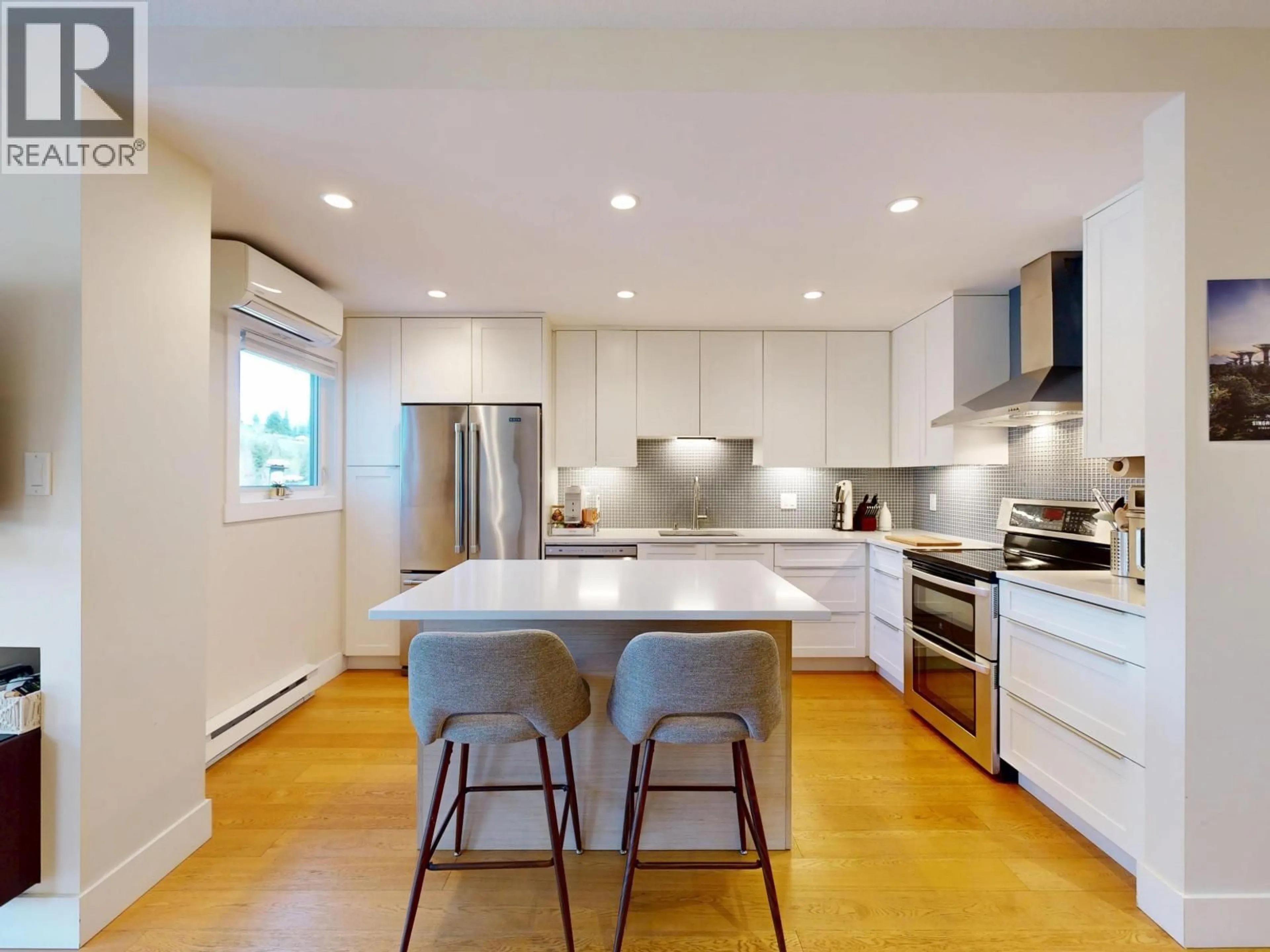 Contemporary kitchen, unknown for 304 - 1528 BOWSER AVENUE, North Vancouver British Columbia V7P2Y3