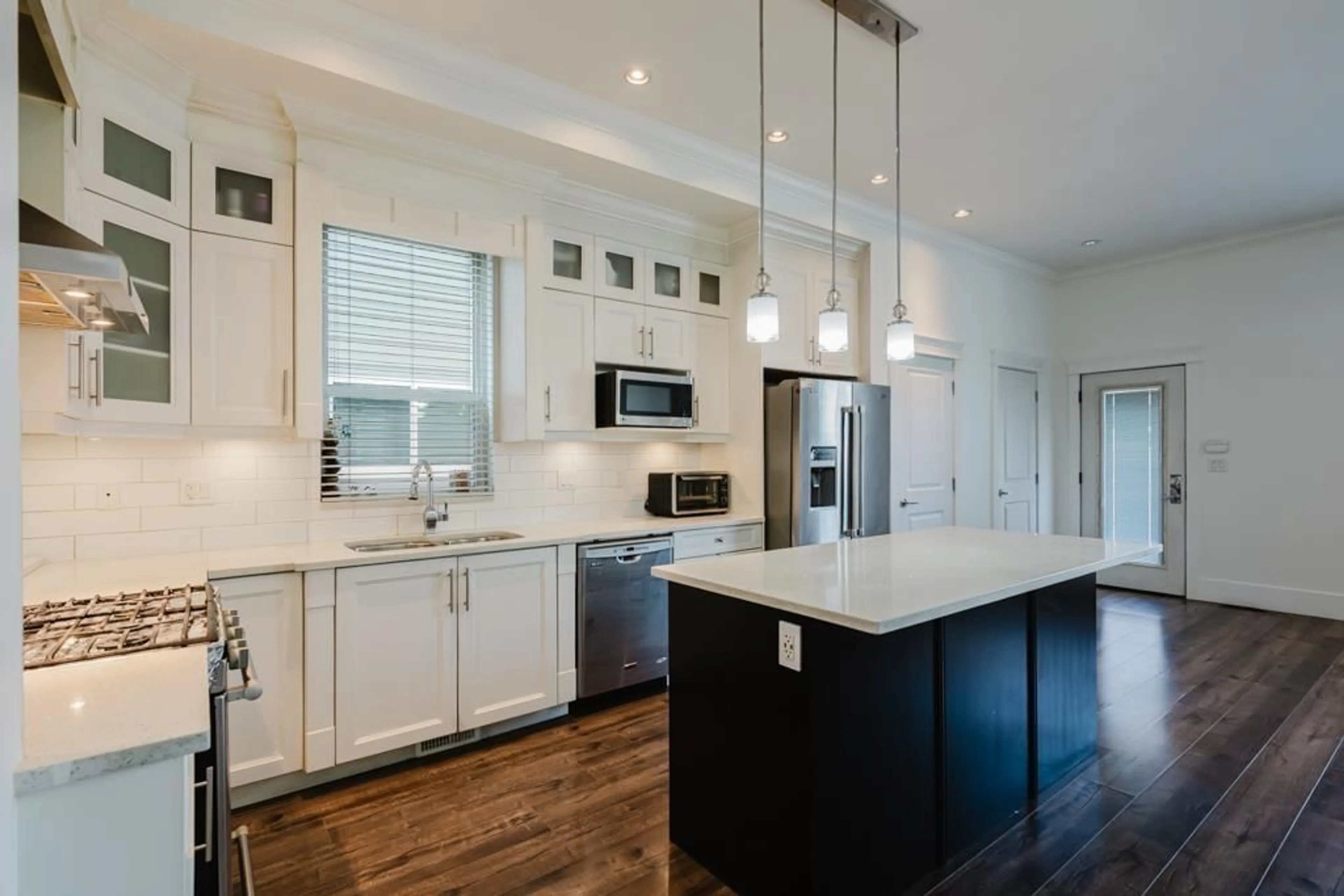 Open concept kitchen, unknown for 19555 72 AVENUE, Surrey British Columbia V4N3E8