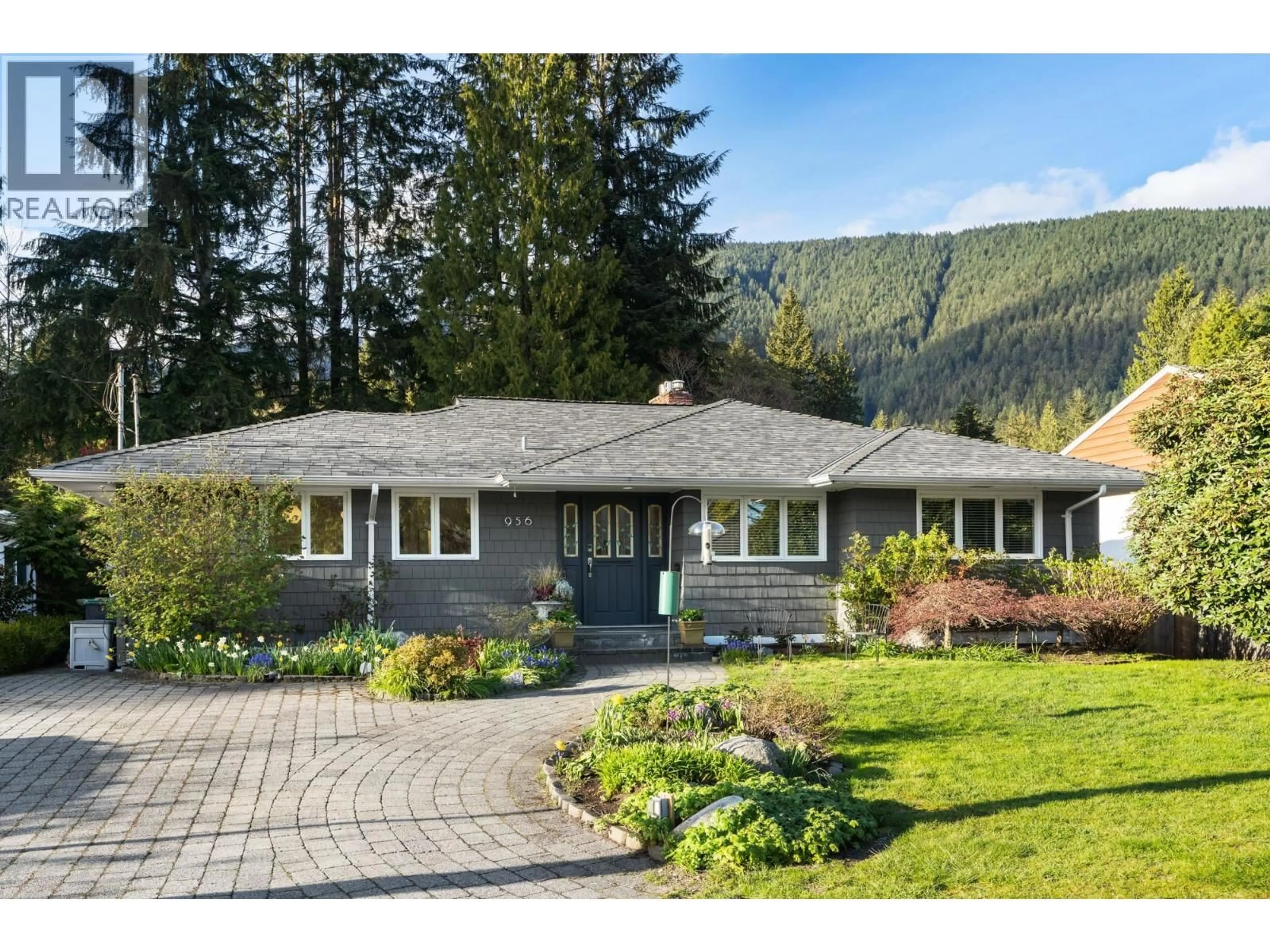Home with vinyl exterior material, mountain view for 956 BELVISTA CRESCENT, North Vancouver British Columbia V7R2B4
