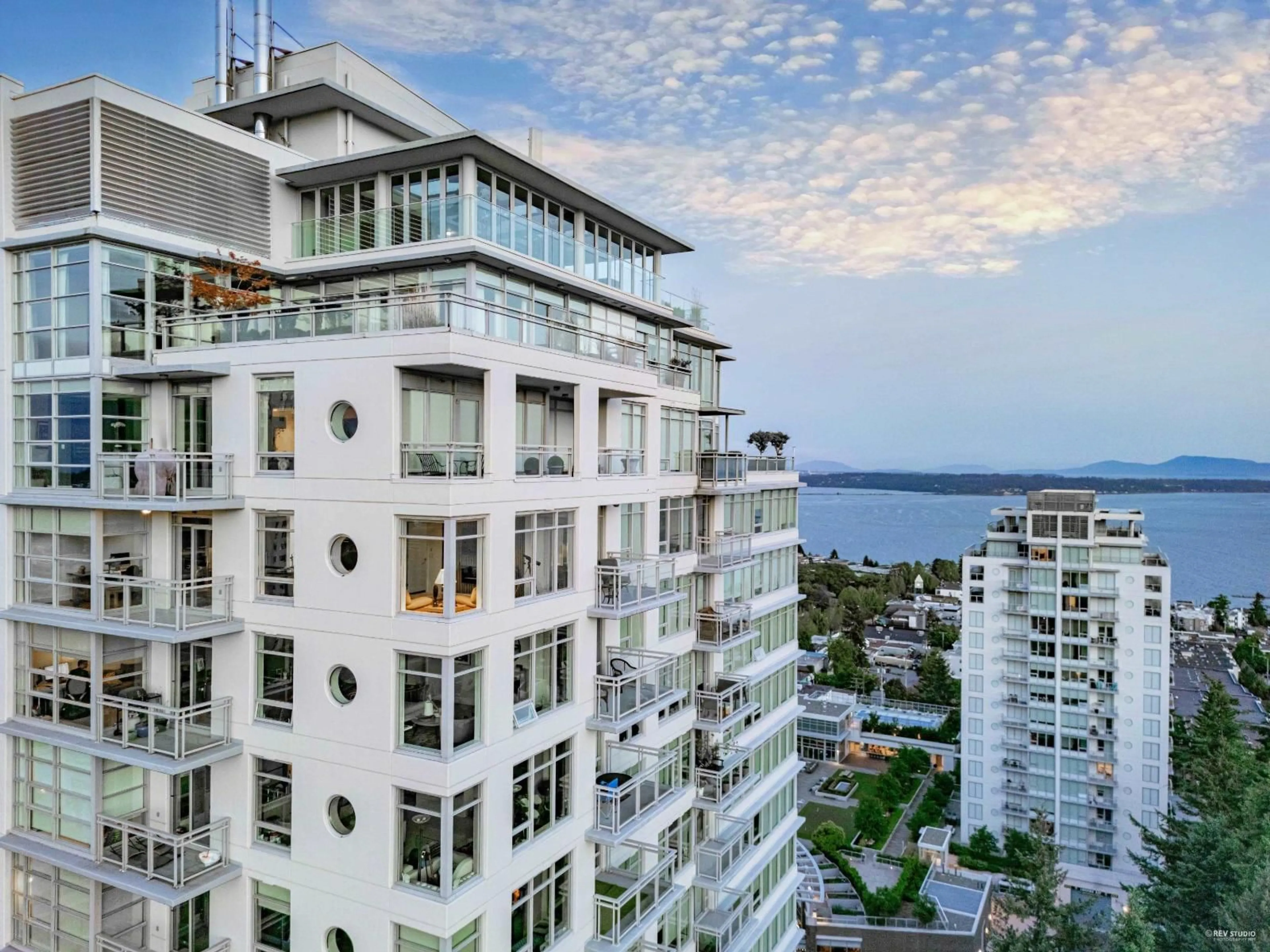 Unknown for 1904 - 15152 RUSSELL AVENUE, White Rock British Columbia V4B0A3