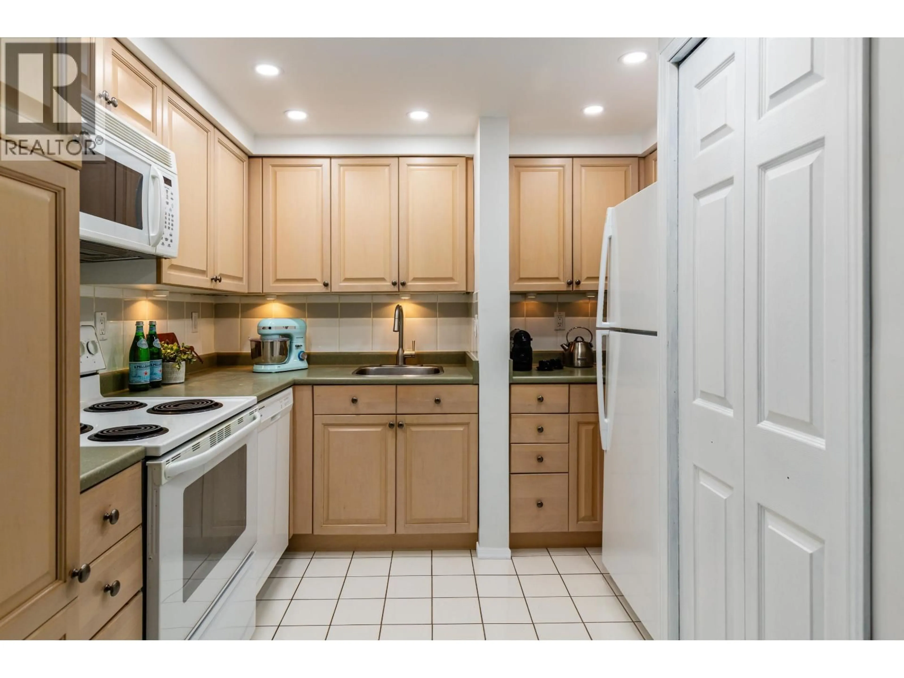 Standard kitchen, ceramic/tile floor for A201 - 1400 ALTA LAKE ROAD, Whistler British Columbia V8E0G9