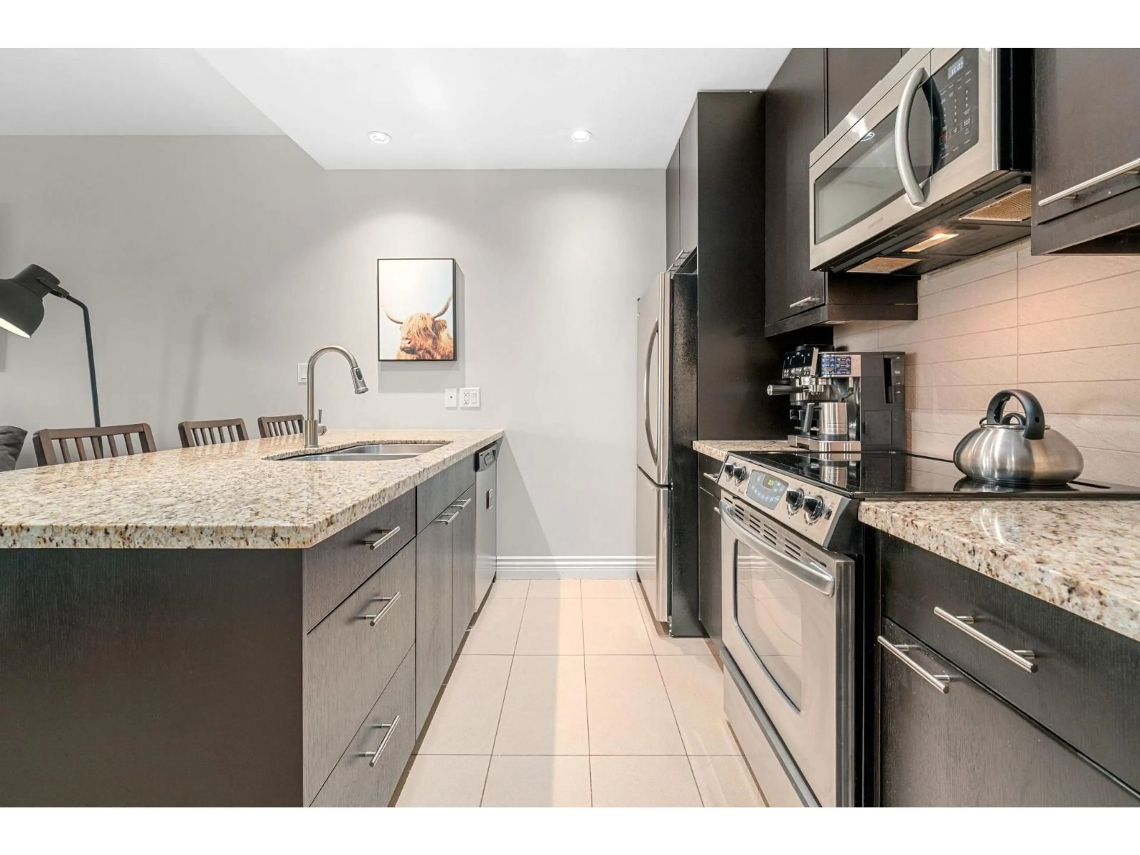 Unknown for 203 - 2970 KING GEORGE BOULEVARD, Surrey British Columbia V4P0E6